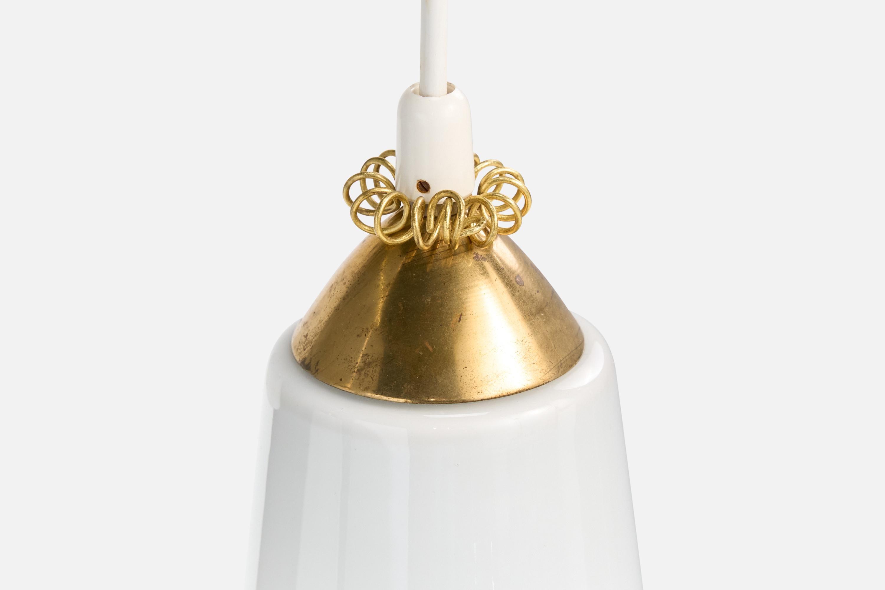 Finnischer Designer, Kronleuchter, Messing, Glas, Finnland, 1950er Jahre im Angebot 1