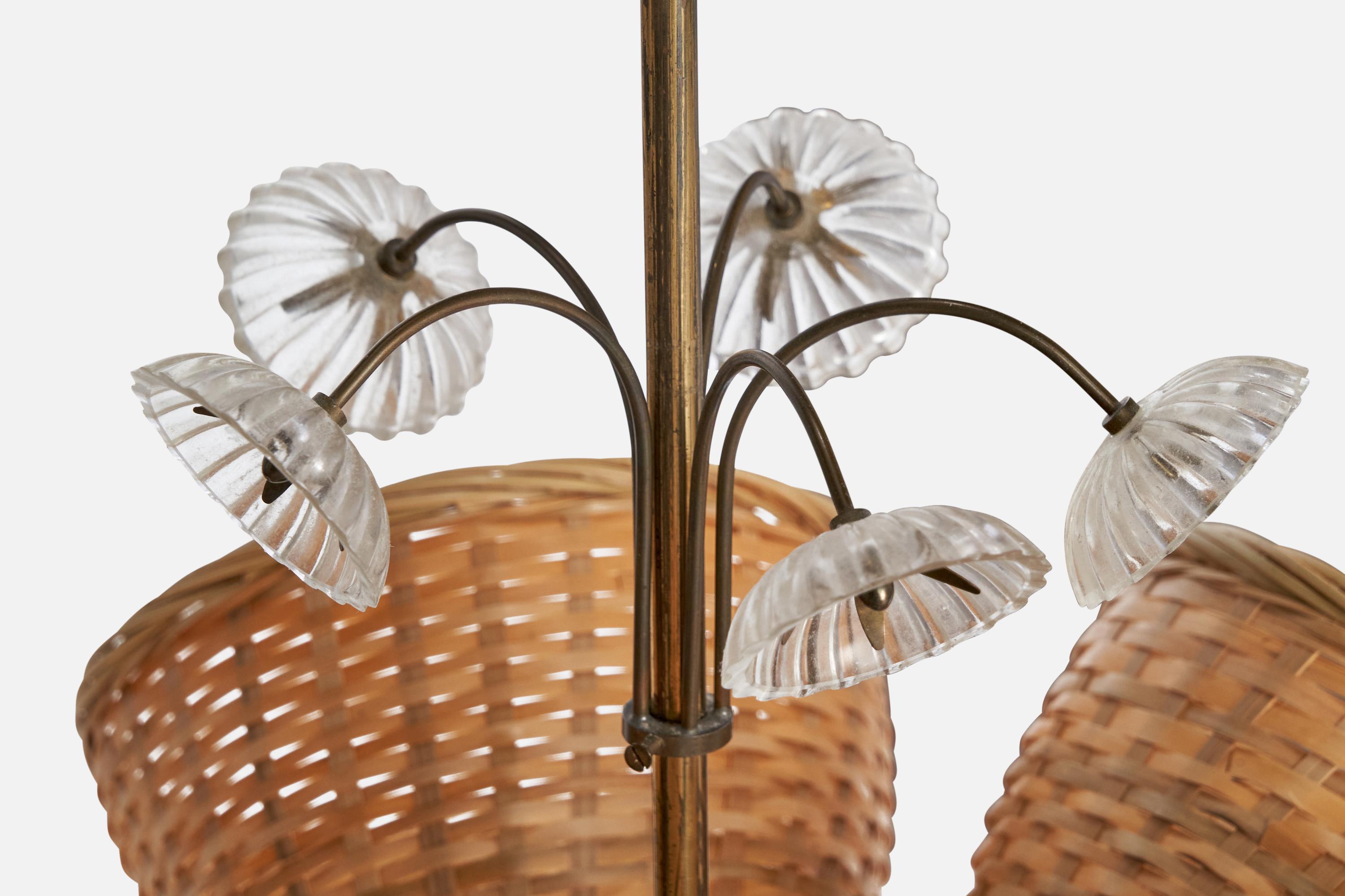Designer finlandais, lustre, laiton, verre, rotin, Finlande, années 1940 en vente 1