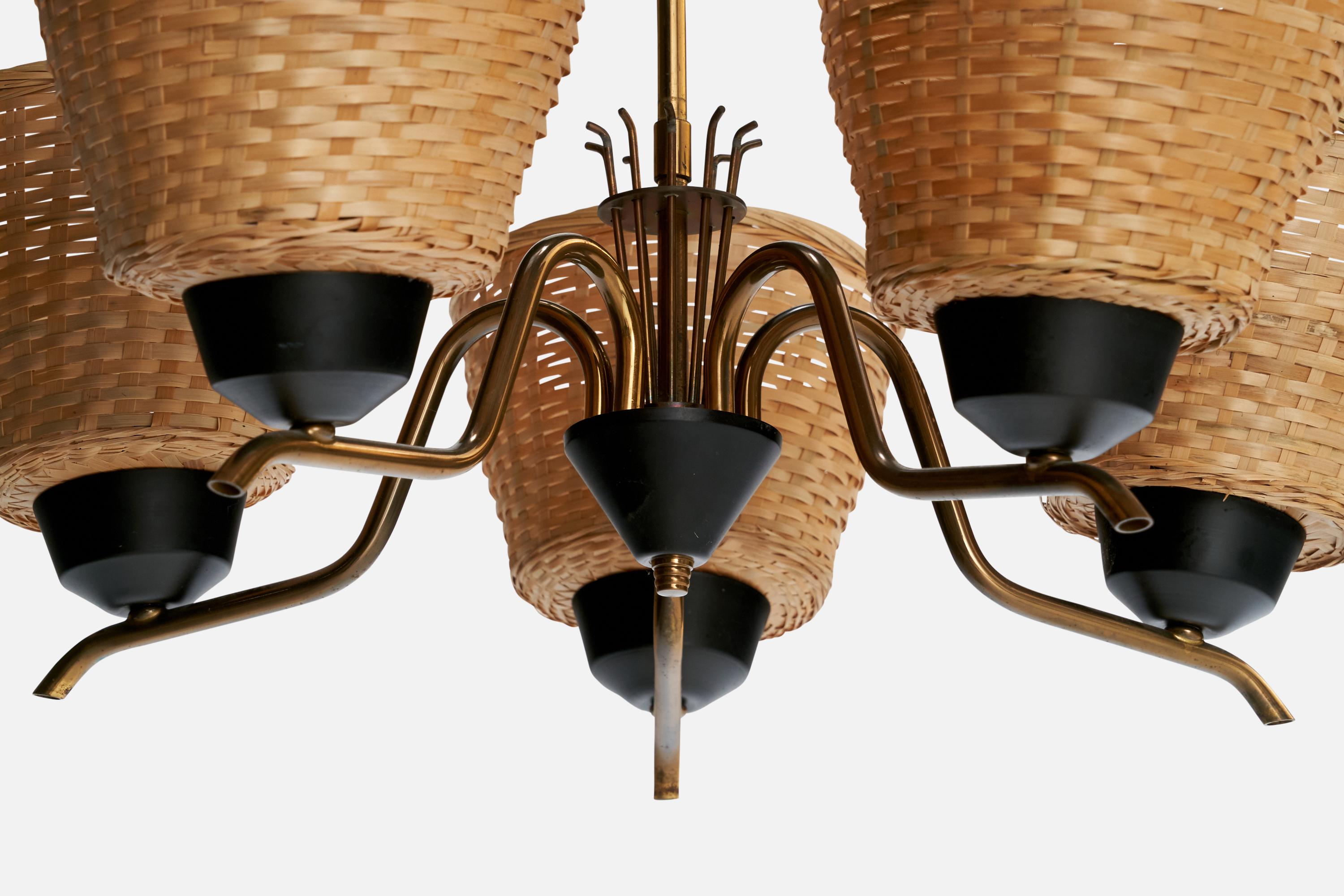 Metà XX secolo Lampadario di design finlandese, ottone, metallo, rattan, Finlandia, anni '50 in vendita