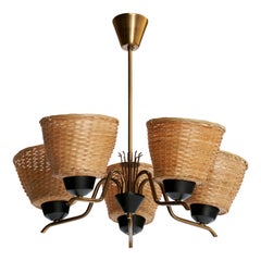 Lampadario di design finlandese, ottone, metallo, rattan, Finlandia, anni '50