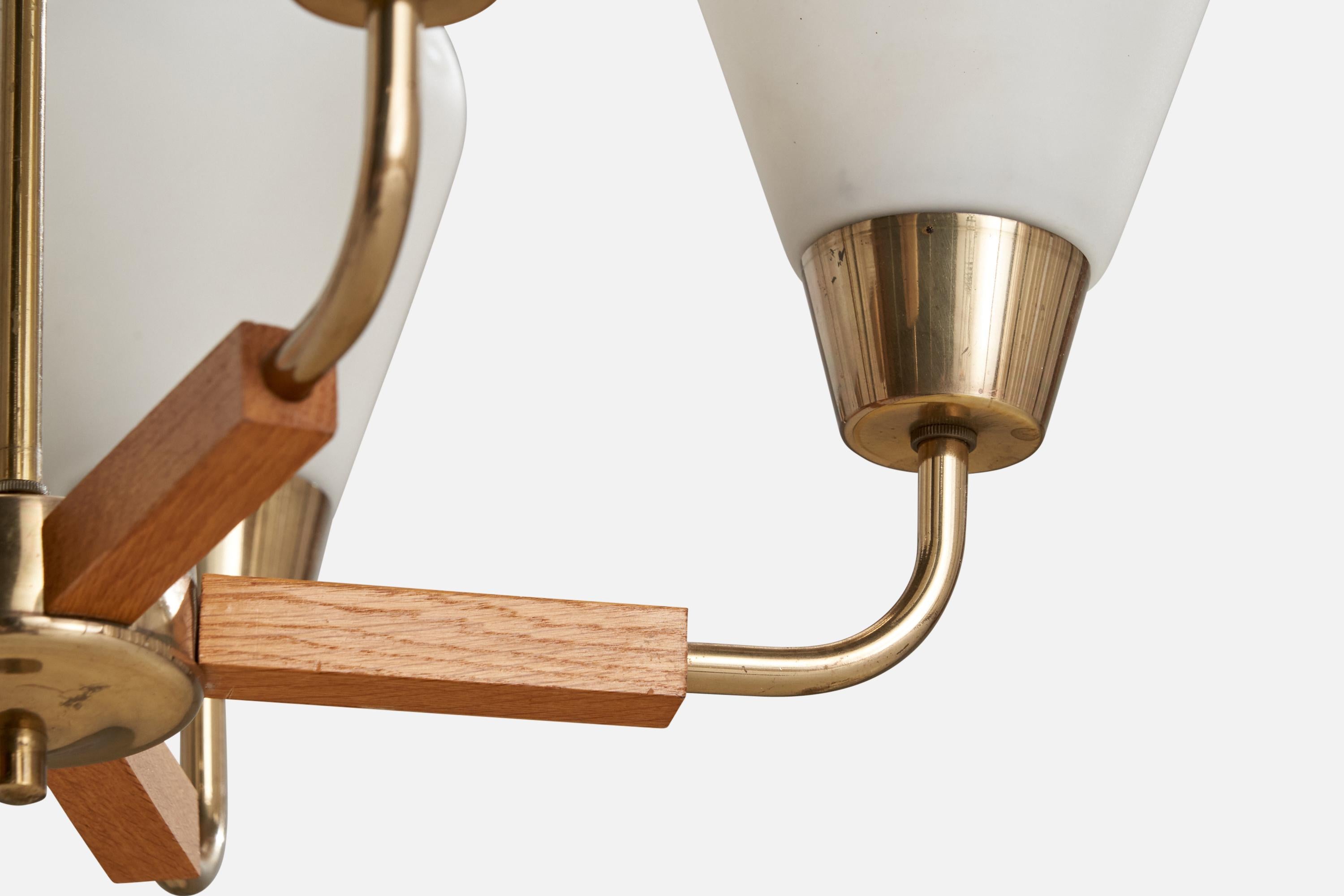 Lampadario di design finlandese, ottone, quercia, vetro, Finlandia, anni '50 in vendita 1