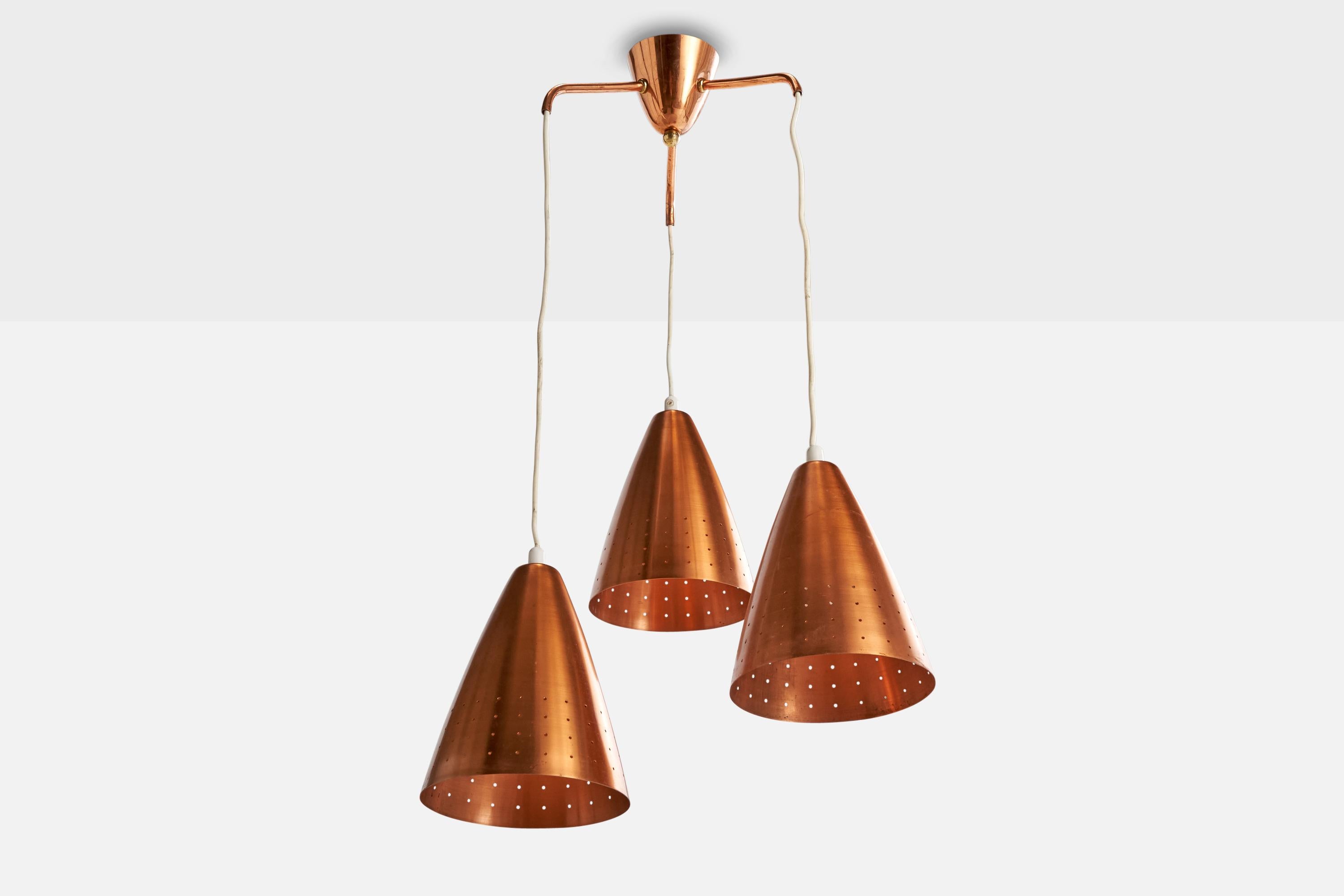 Lampadario in rame progettato e prodotto in Finlandia, anni '50 circa.

Dimensioni complessive (pollici): 31,5