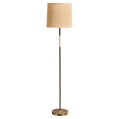 Finnischer Designer, Stehlampe, Messing, Rattan, Stoff, Finnland, 1950er Jahre