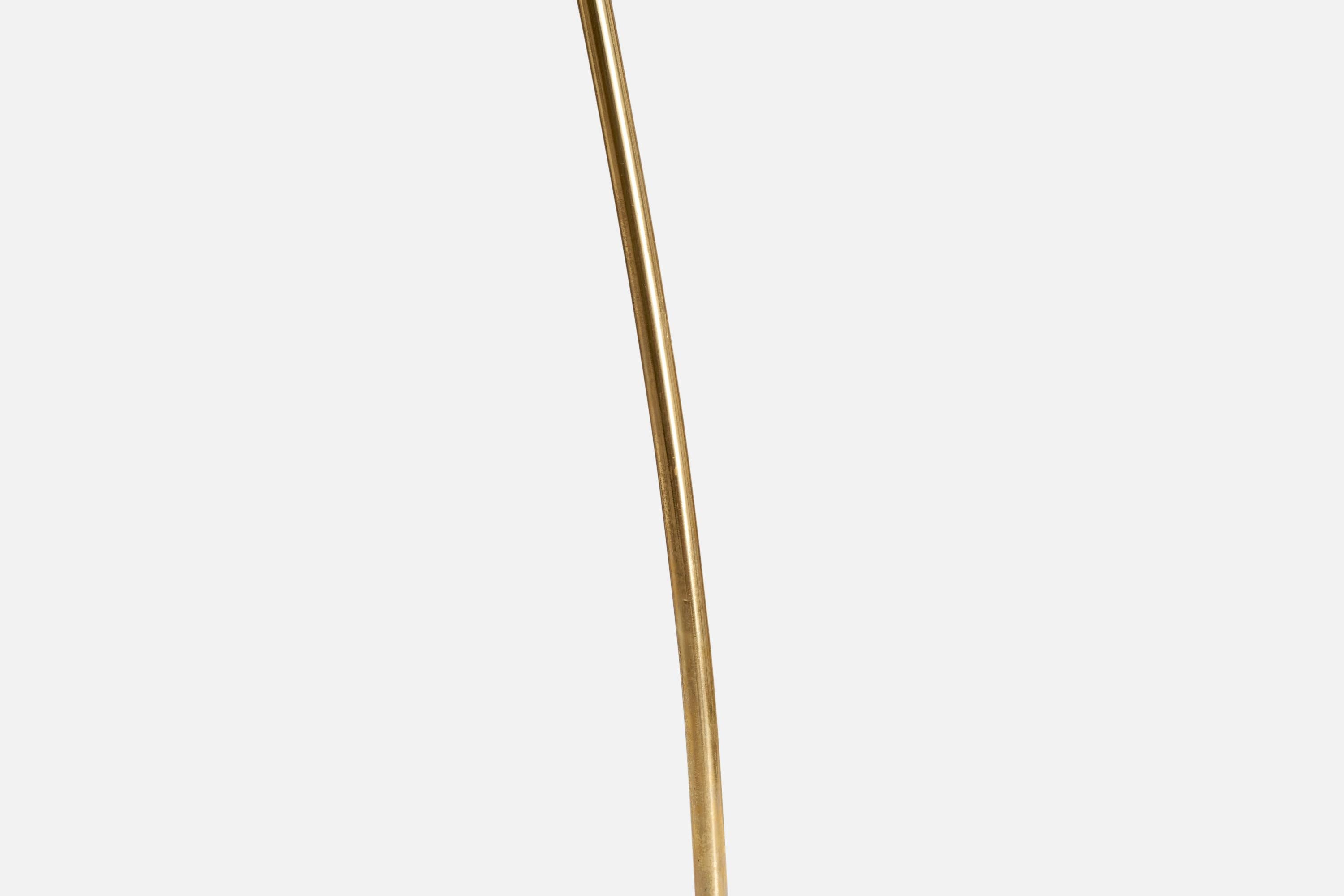 Ottone Lampada da terra di design finlandese, ottone, rattan, canna, Finlandia, anni '50 in vendita