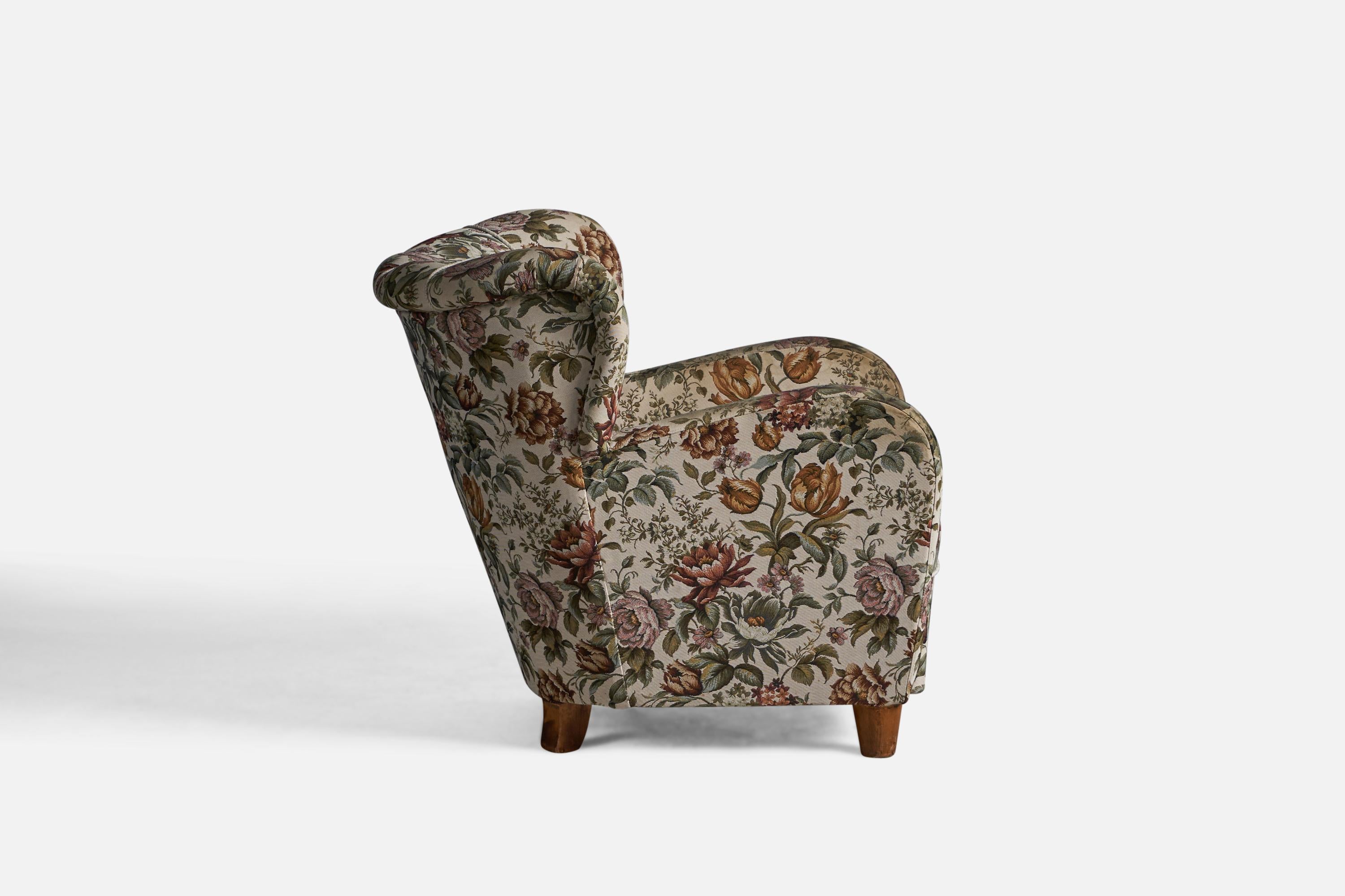 Finnischer Designer, Loungesessel, Stoff, Holz, Finnland, 1940er Jahre im Zustand „Relativ gut“ im Angebot in High Point, NC