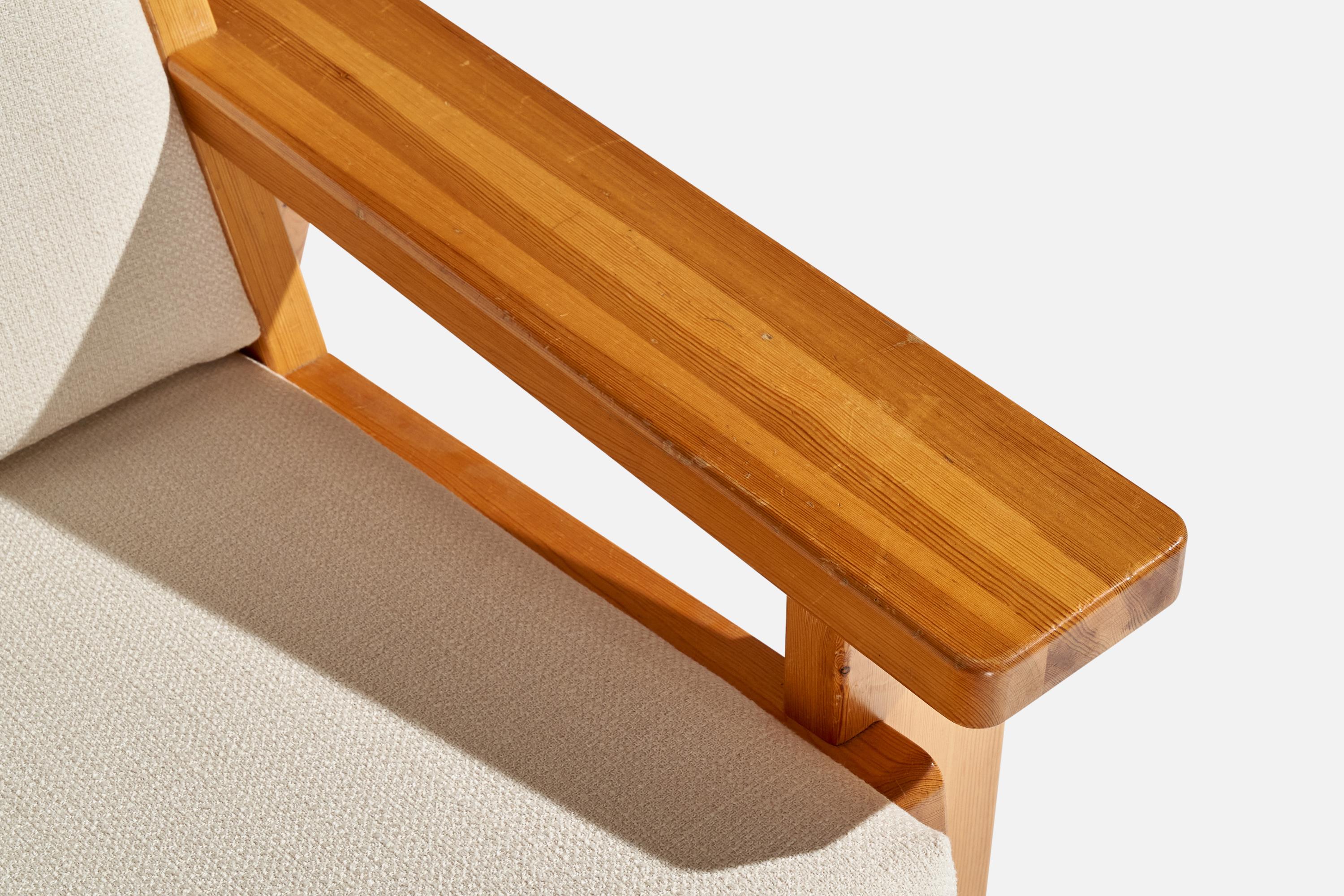 Finnischer Designer, Loungesessel, Kiefernholz, Stoff, Finnland, 1970er Jahre im Zustand „Gut“ im Angebot in High Point, NC