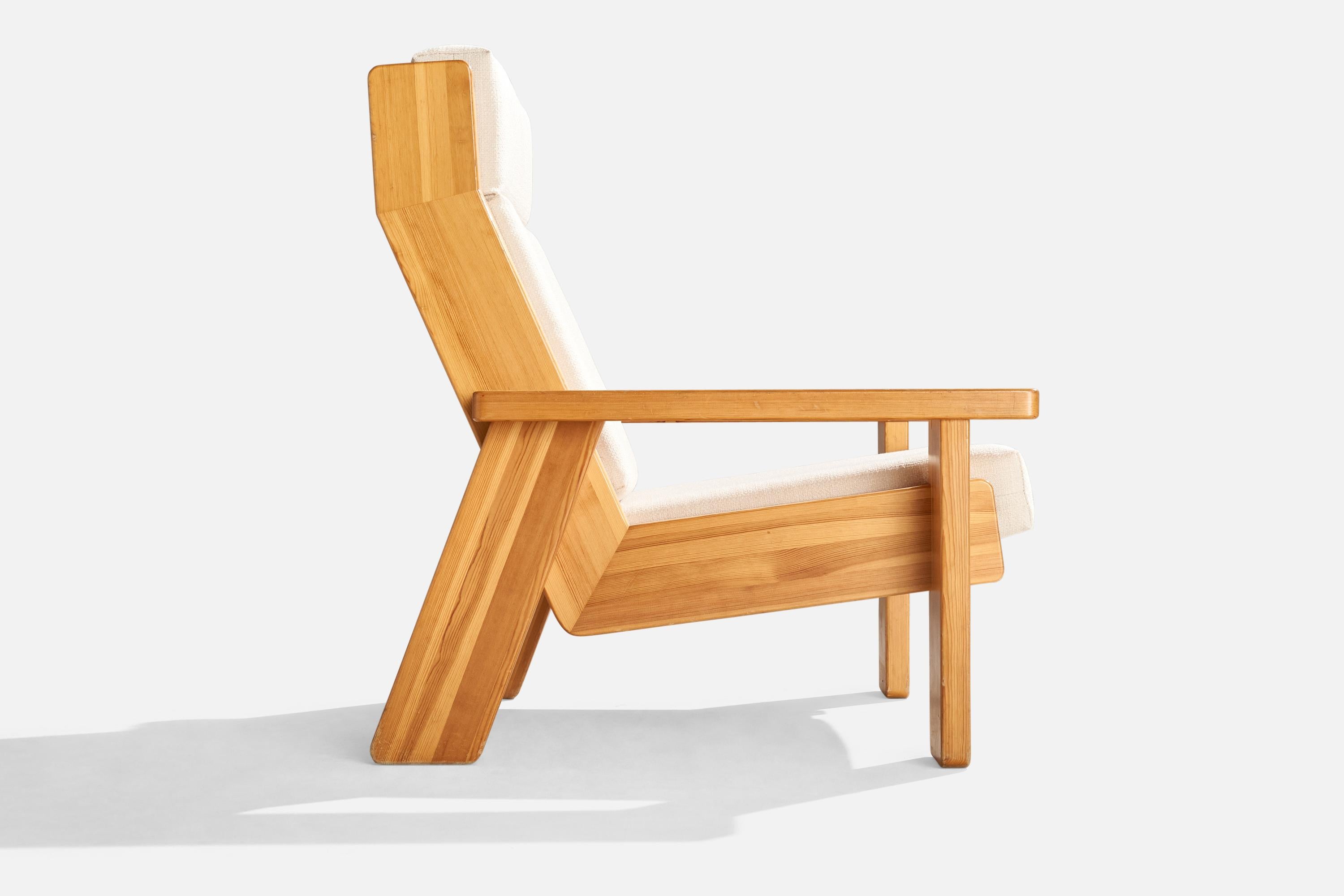 Designer finlandais, fauteuils de salon, pin, tissu, Finlande, 1970 en vente 3
