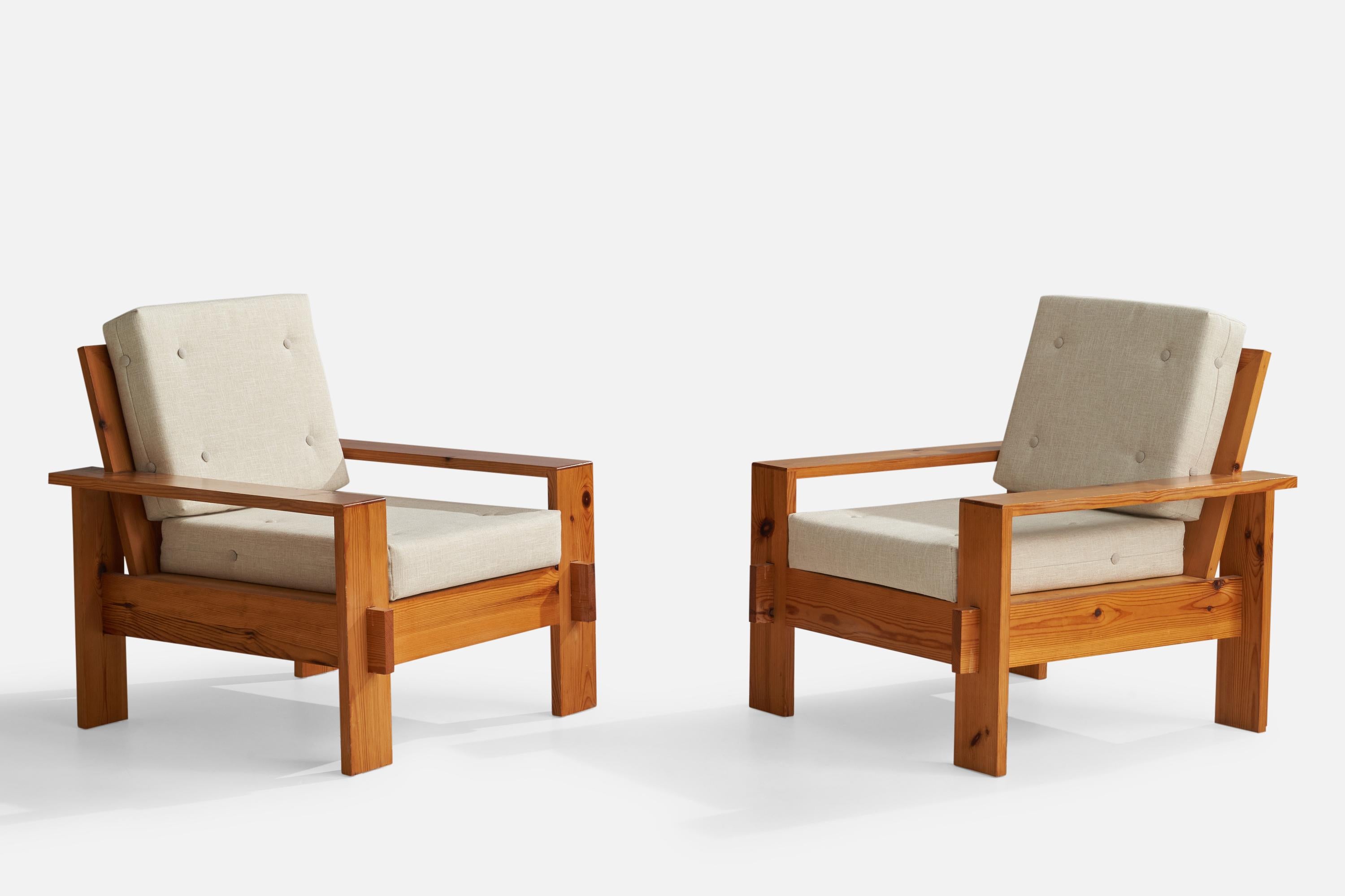 A pair of pine and off-white fabric lounge chairs designed and produced in Finland, 1970s.

Seat height 16”