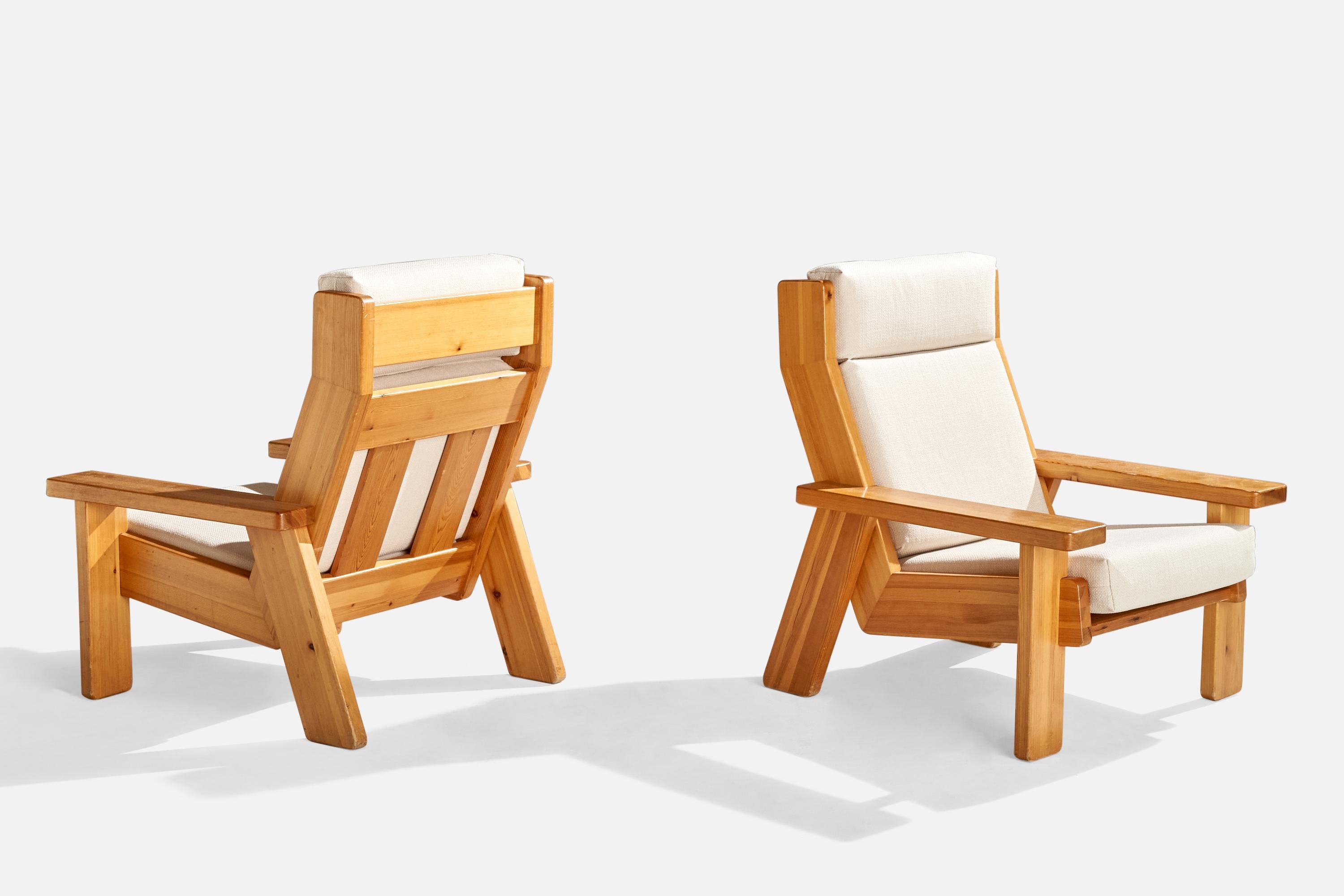 Scandinave moderne Designer finlandais, fauteuils de salon, pin, tissu, Finlande, 1970 en vente