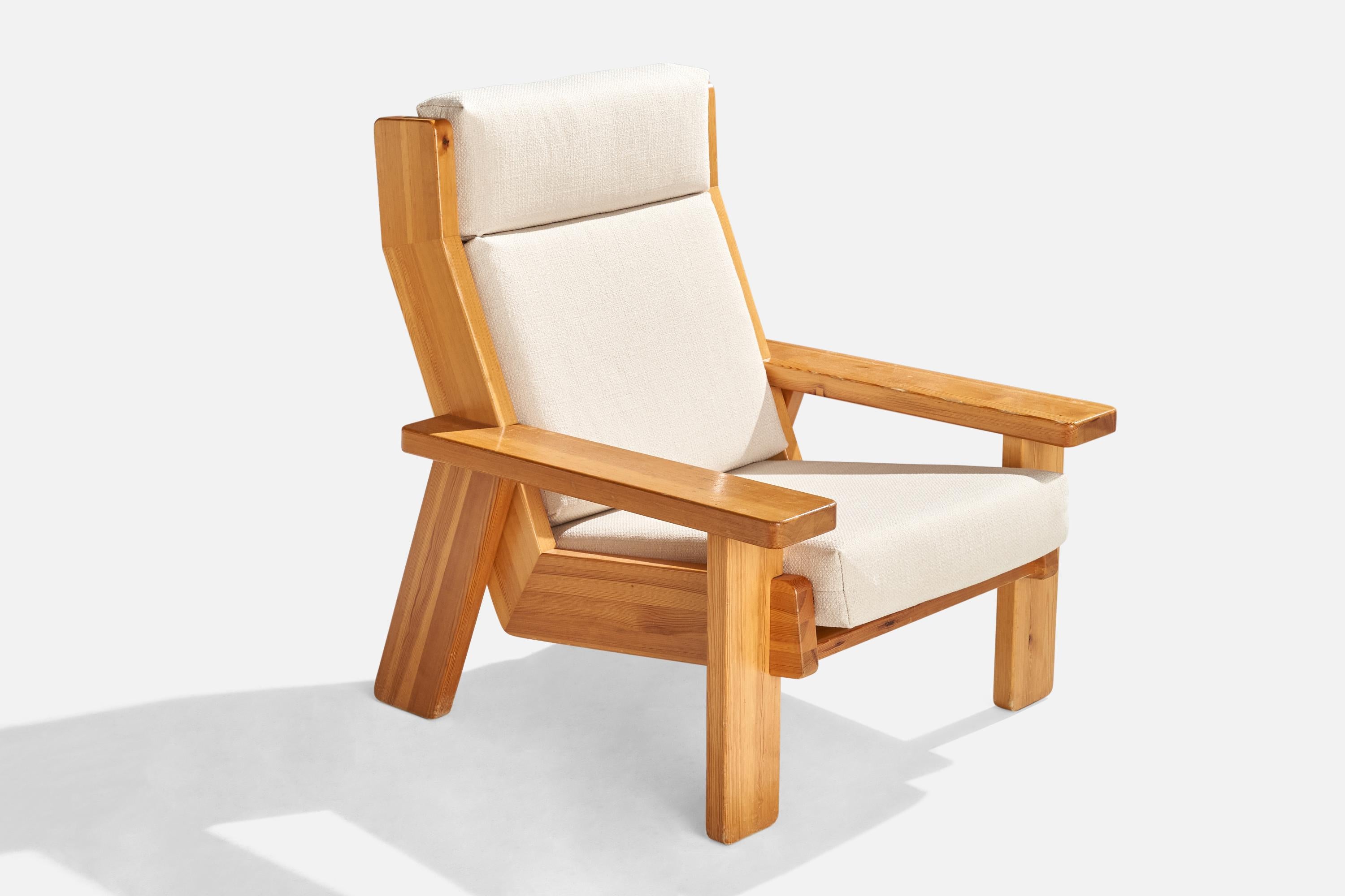 Designer finlandais, fauteuils de salon, pin, tissu, Finlande, 1970 Bon état - En vente à High Point, NC