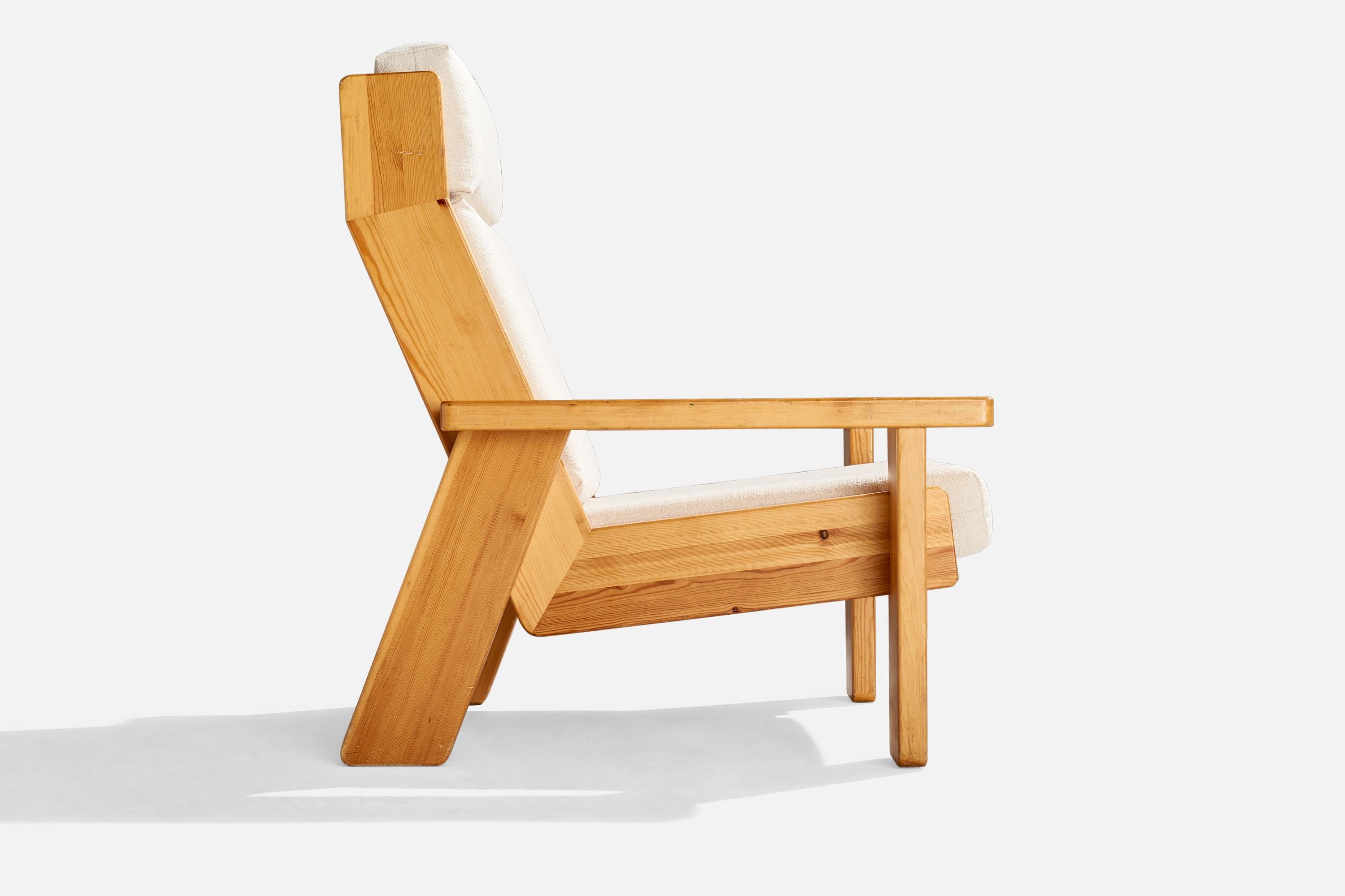 Finnish Designer, Lounge Chairs, Pine, Fabric, Finland, 1970s For Sale 1