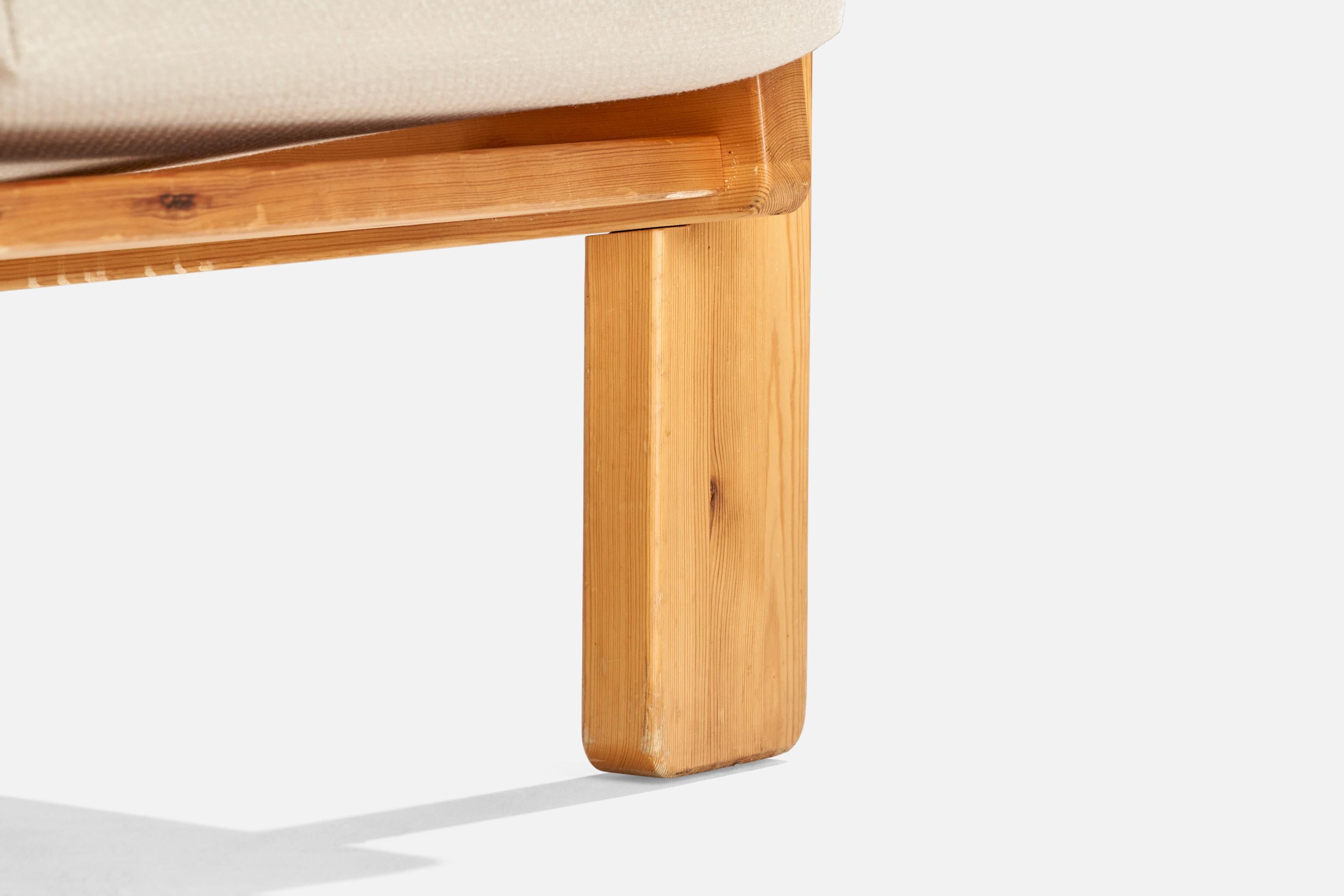Designer finlandais, fauteuils de salon, pin, tissu, Finlande, 1970 en vente 2