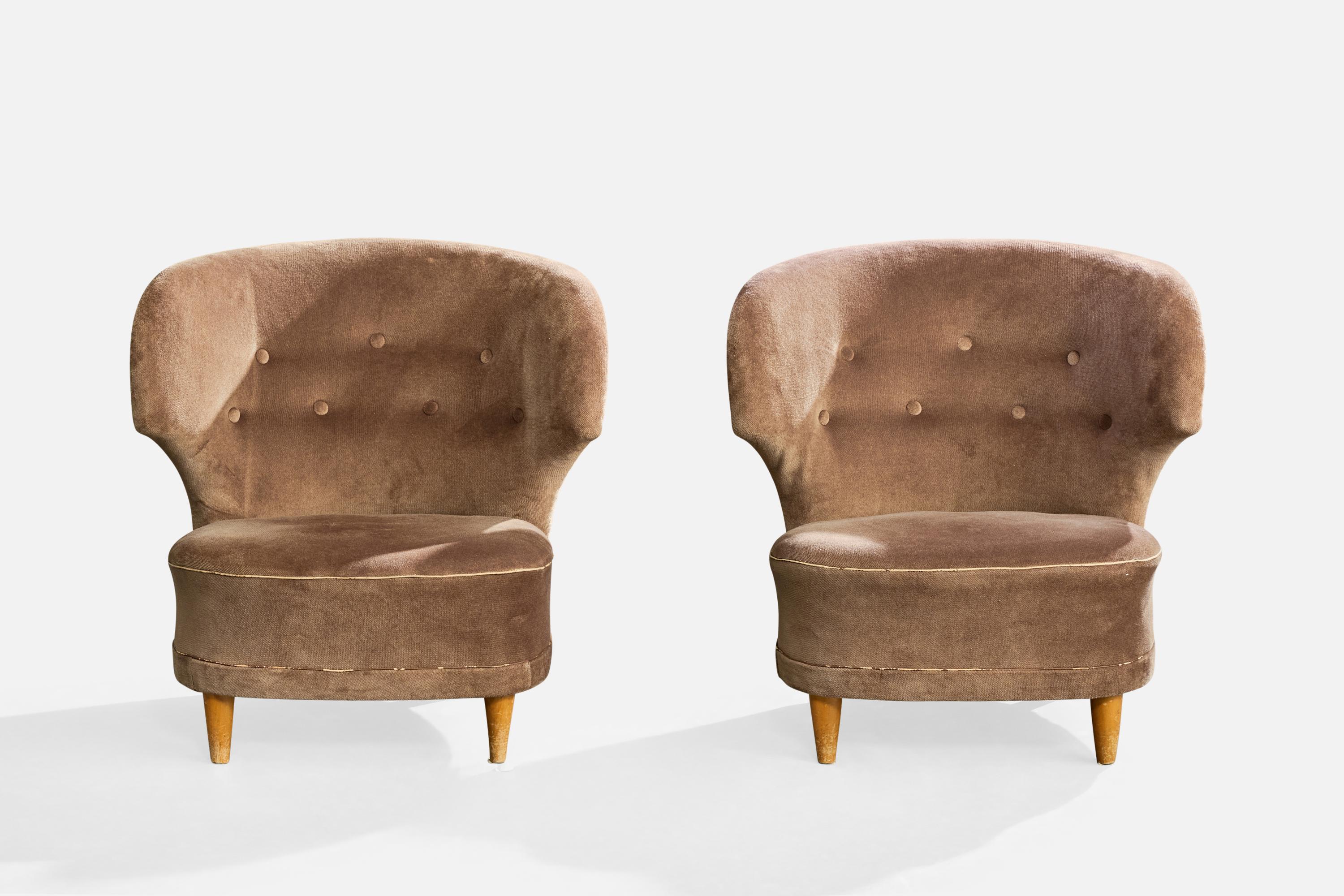 Suédois Designer finlandais, fauteuils de salon, velours, bois, Finlande, années 1950 en vente