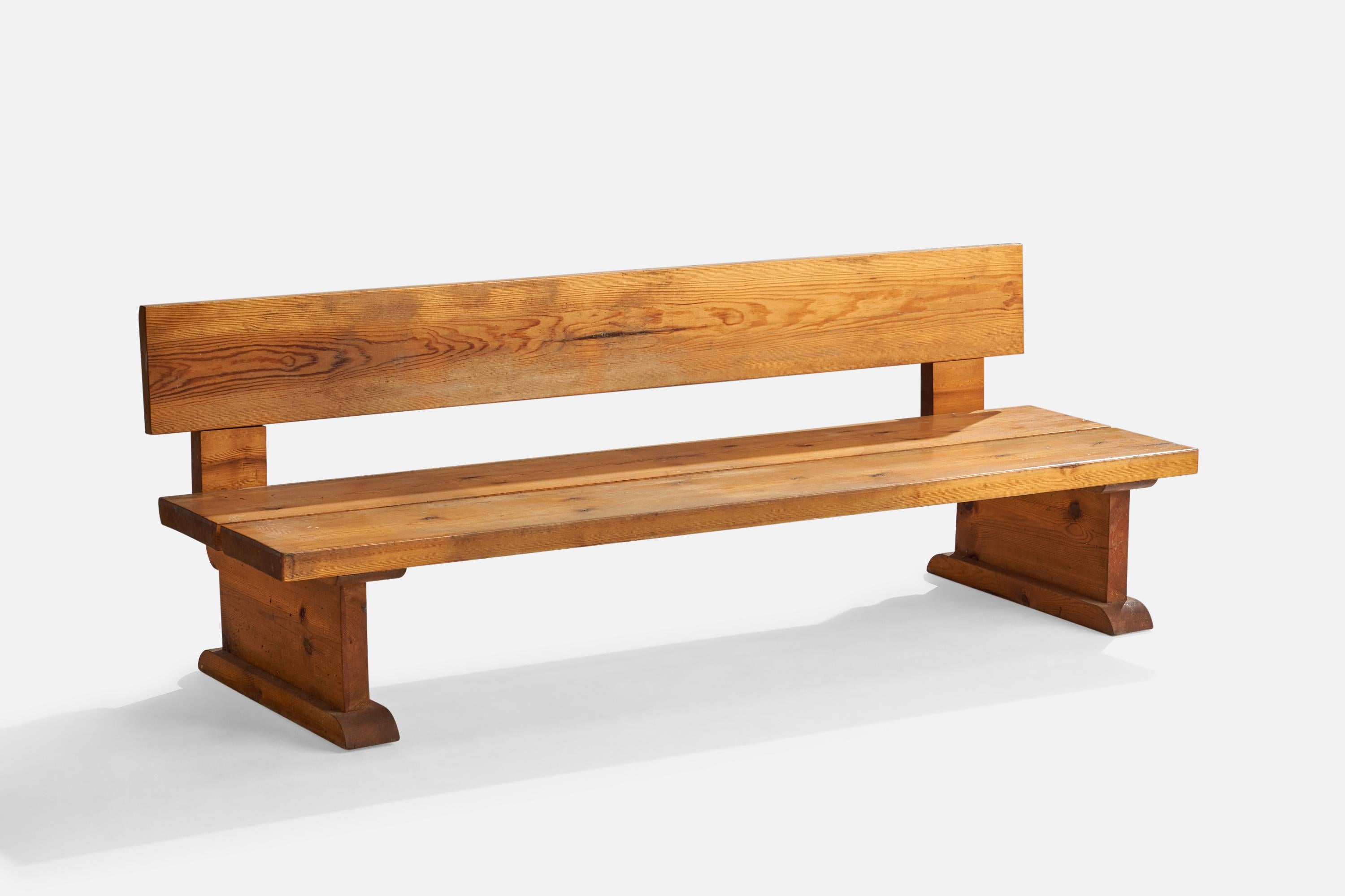 A sizeable low pine bench designed and produced in Finland, c. 1970s.

Seat height 13.5”
