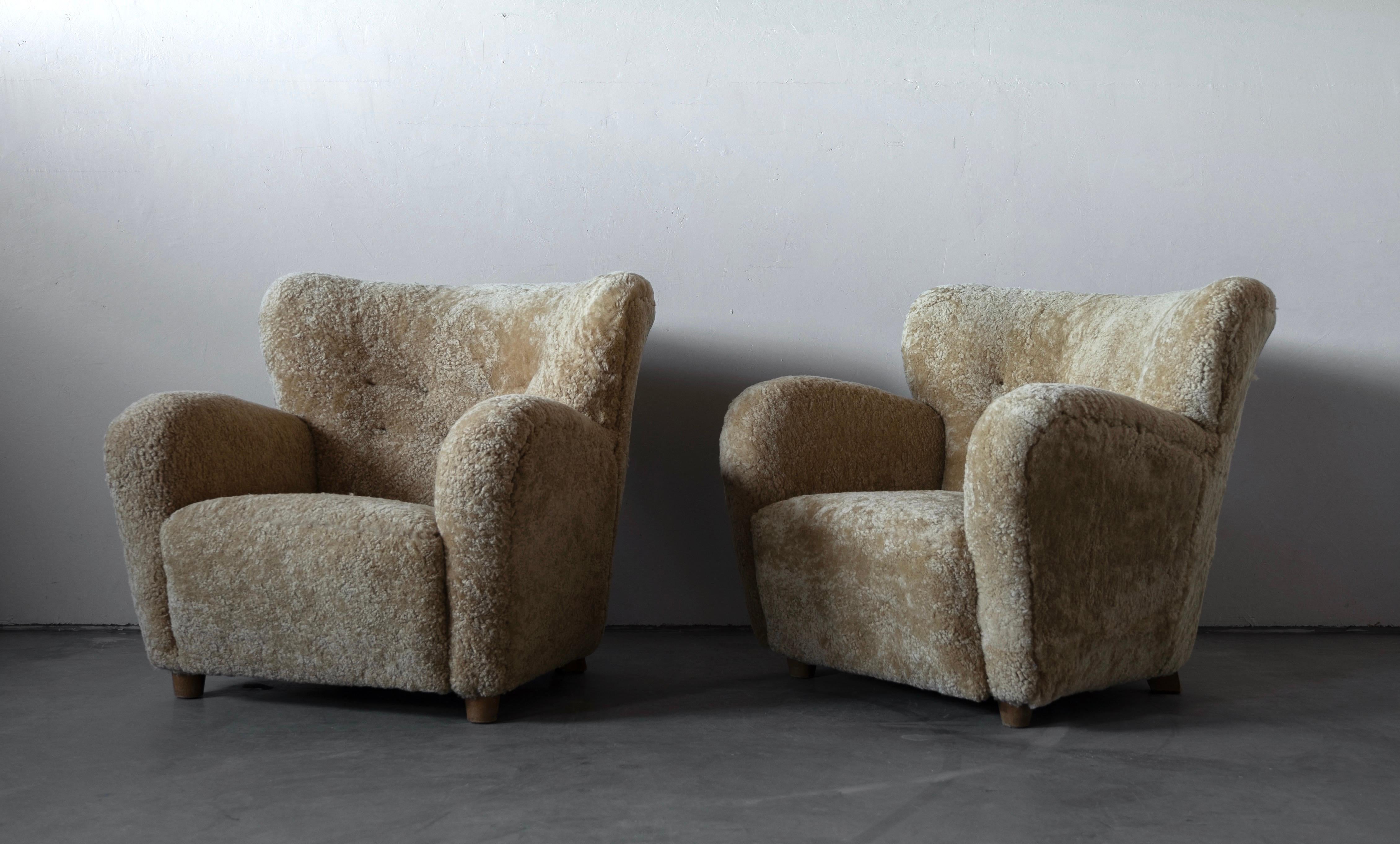 A pair of organic modernist lounge chairs. Designed and produced in Finland, 1940s. Reupholstered in brand new authentic shearling upholstery. 

Similar in style to works by designers such as Flemming Lassen, Gio Ponti, Vladimir Kagan, Philip