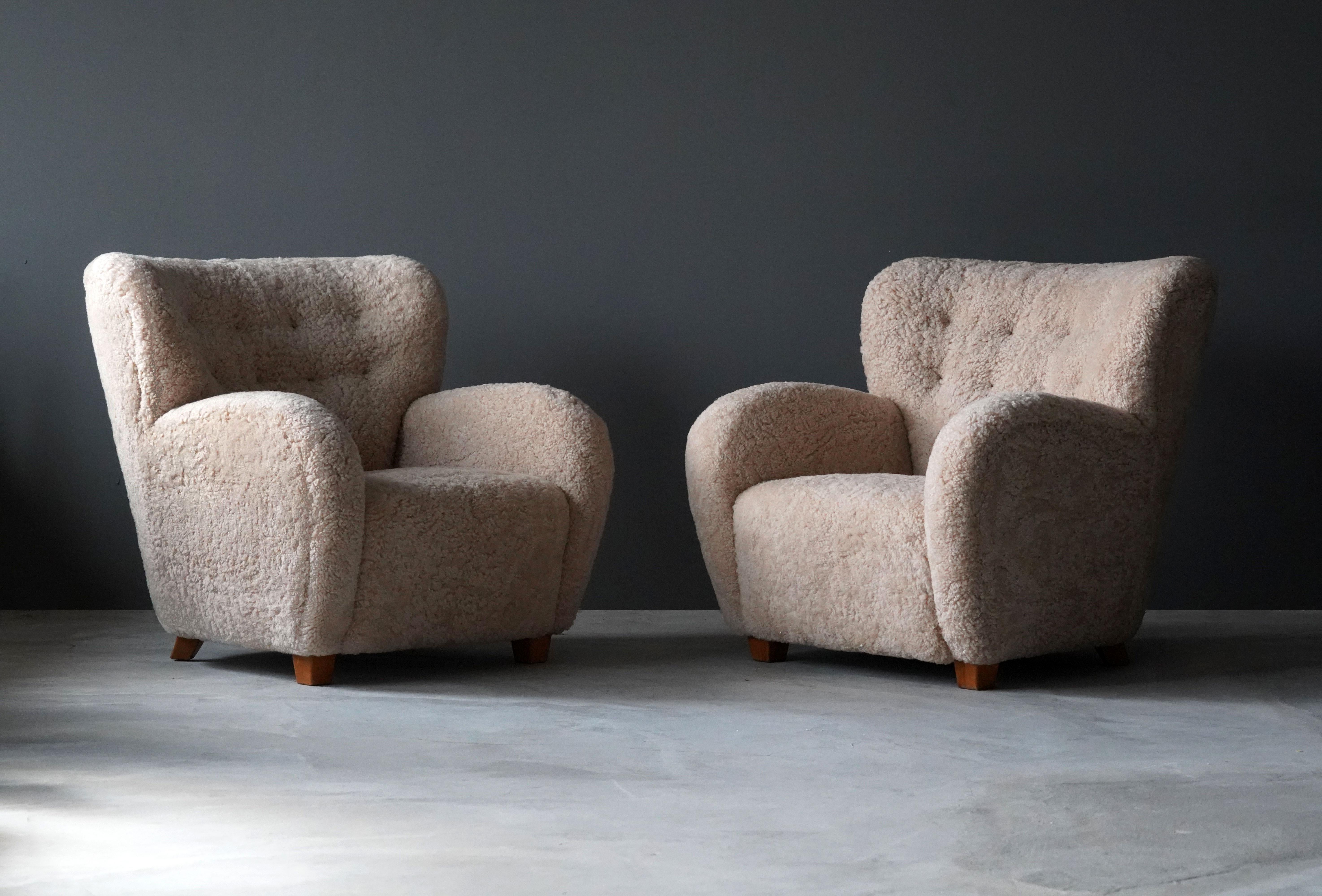 A pair of organic modernist lounge chairs. Designed and produced in Finland, 1940s. Reupholstered in brand new authentic shearling upholstery. 

Similar in style to works by designers such as Flemming Lassen, Gio Ponti, Vladimir Kagan, Philip