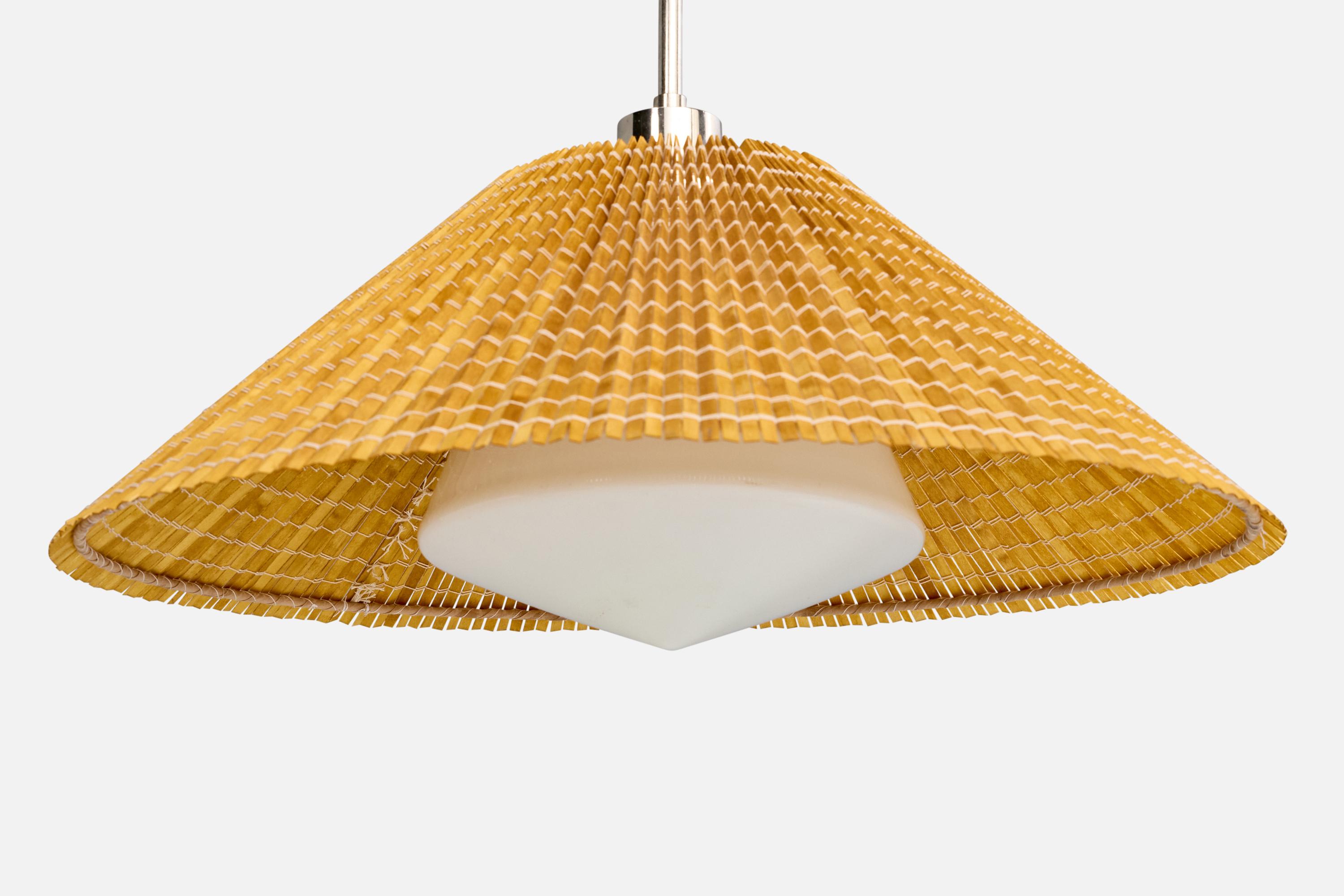 Metà XX secolo Designer finlandese, lampada a sospensione, nichel, vetro, canna, Finlandia, anni '30 in vendita