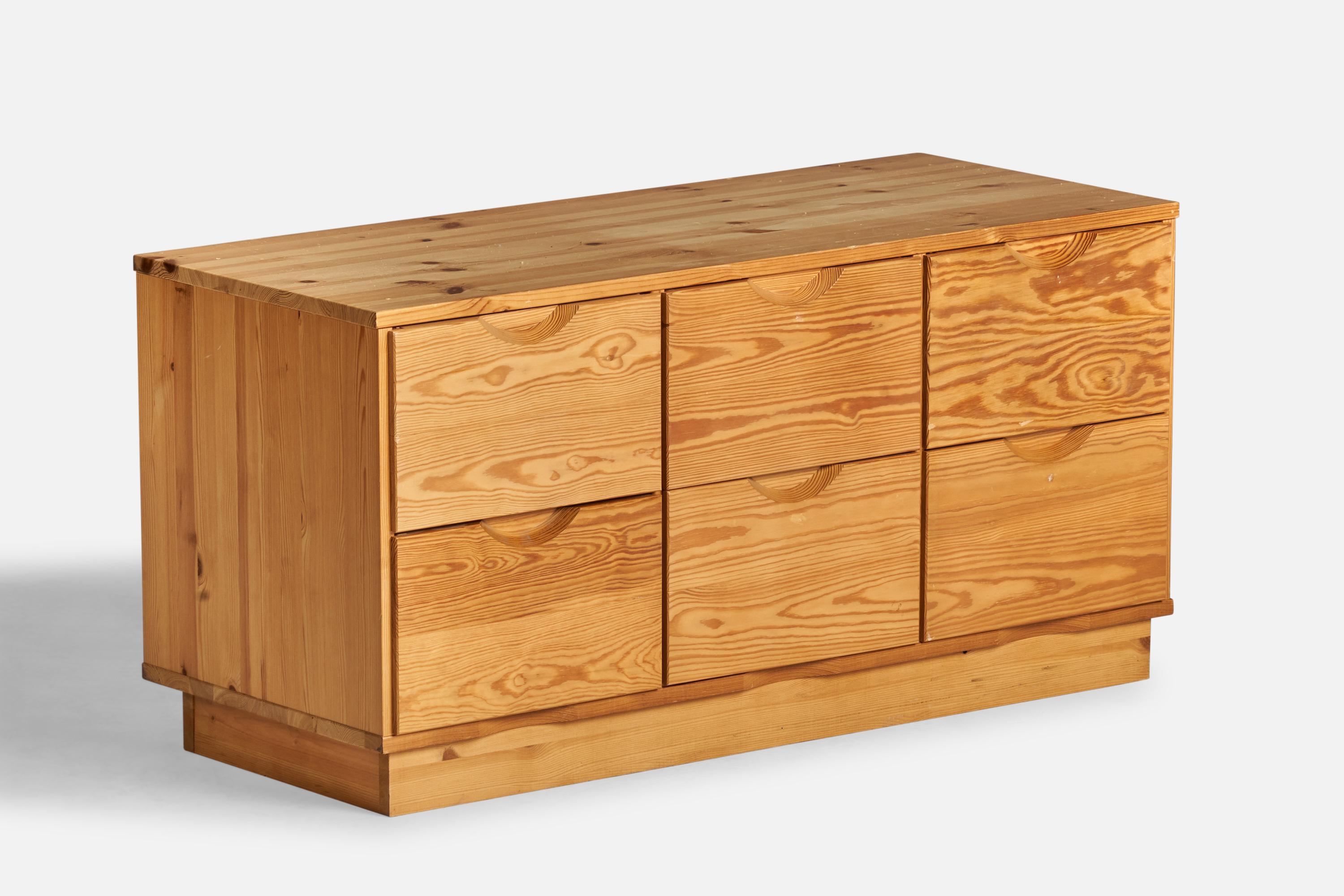 Post-Modern Finnish Designer, Small Chest of Drawers, Pine, Finland, 1970s For Sale