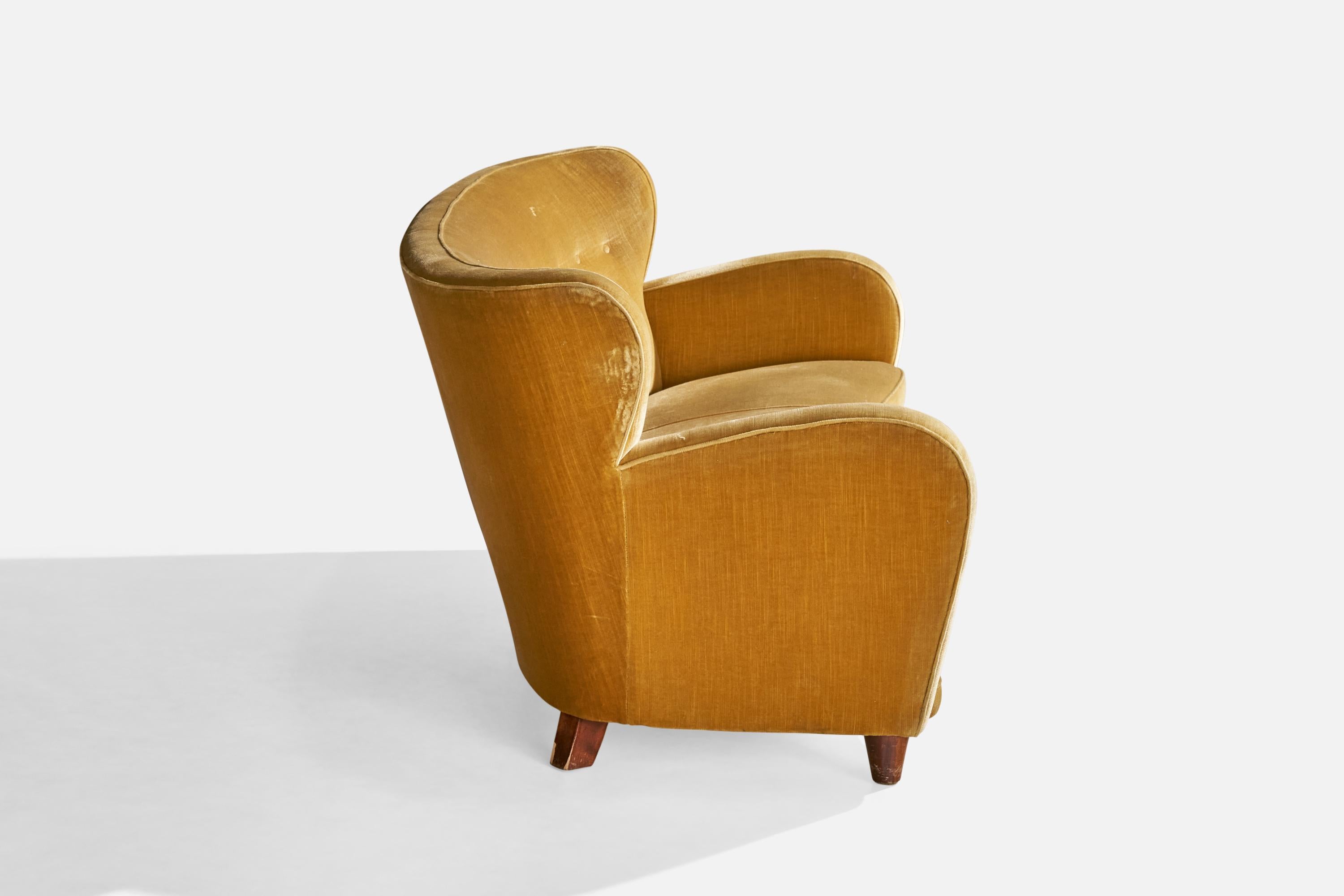 Scandinave moderne Designer finlandais, canapé, velours, bois, Finlande, années 1940 en vente