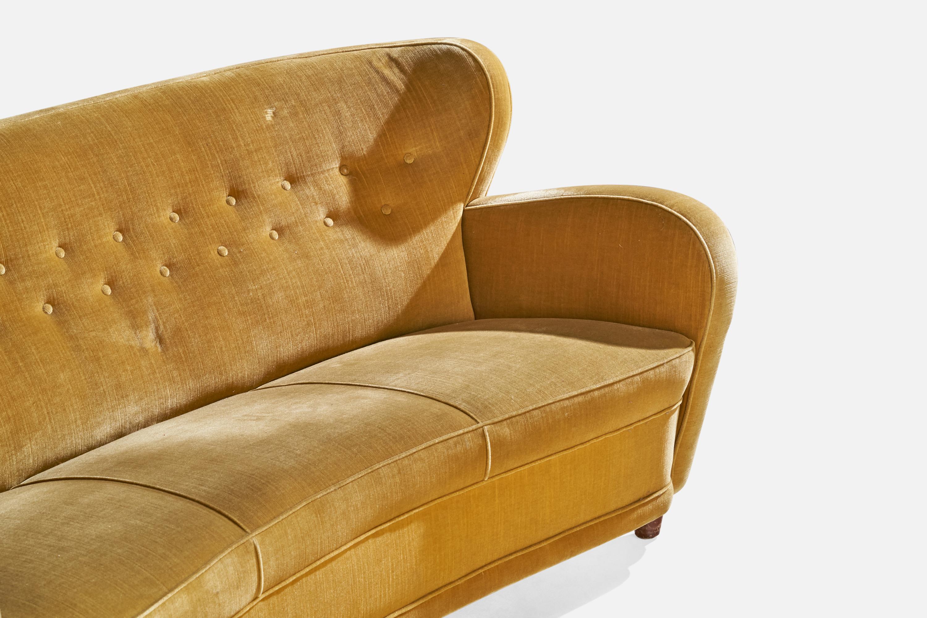 Finlandais Designer finlandais, canapé, velours, bois, Finlande, années 1940 en vente