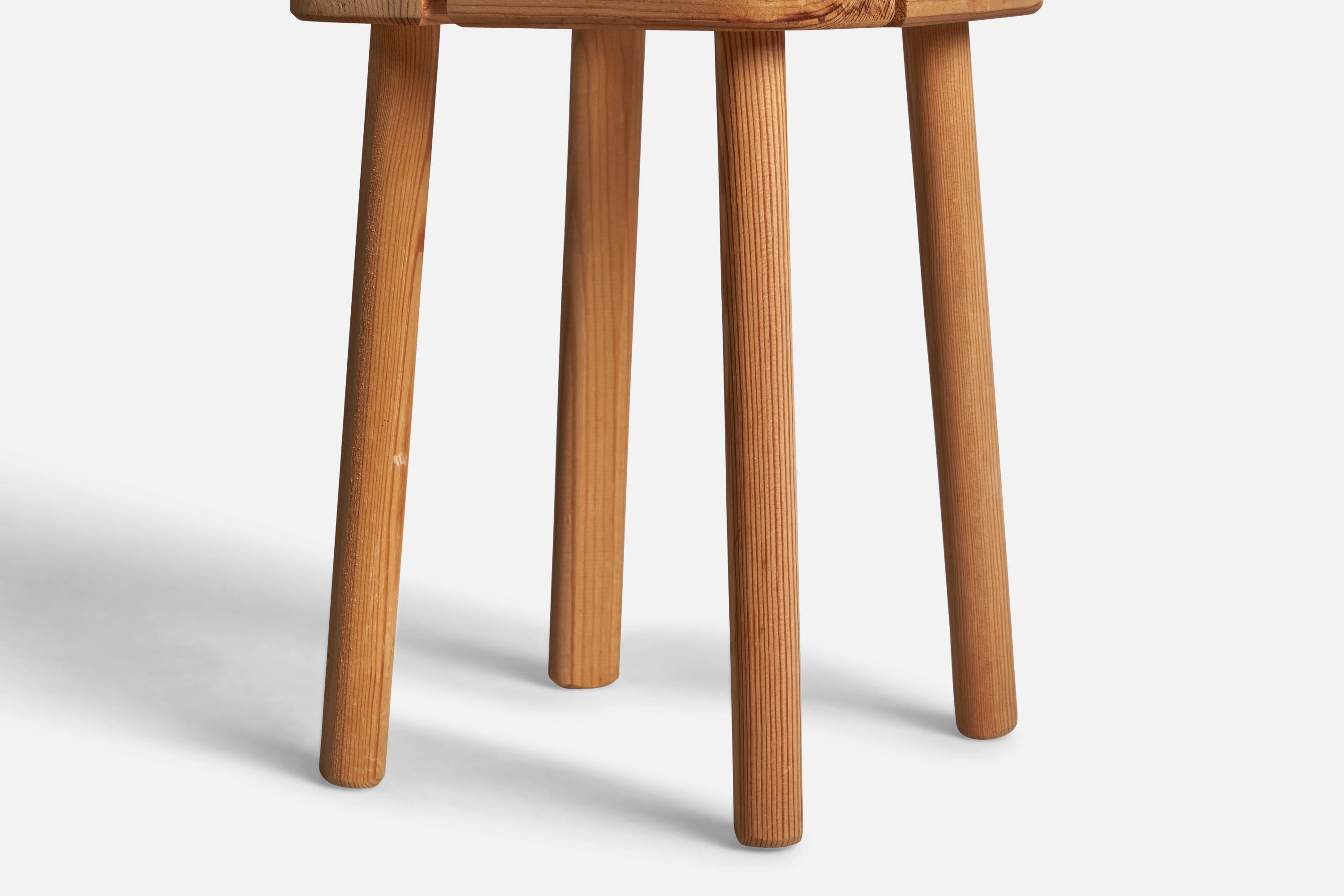 Finnish Designer, Stool, Pine, Finland, 1960s In Good Condition For Sale In High Point, NC