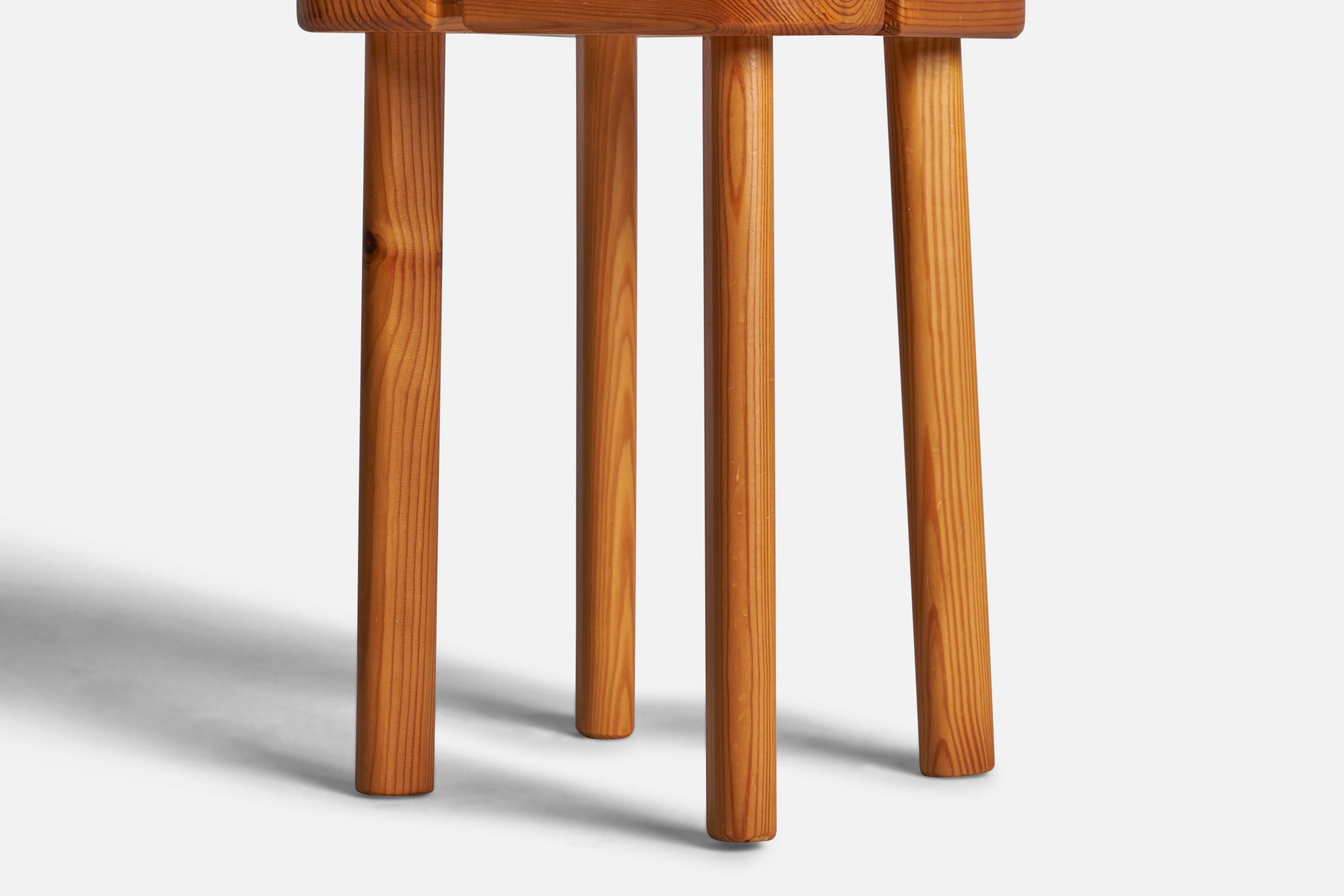 Finlandais Tabouret de designer finlandais, pin, Finlande, années 1960 en vente