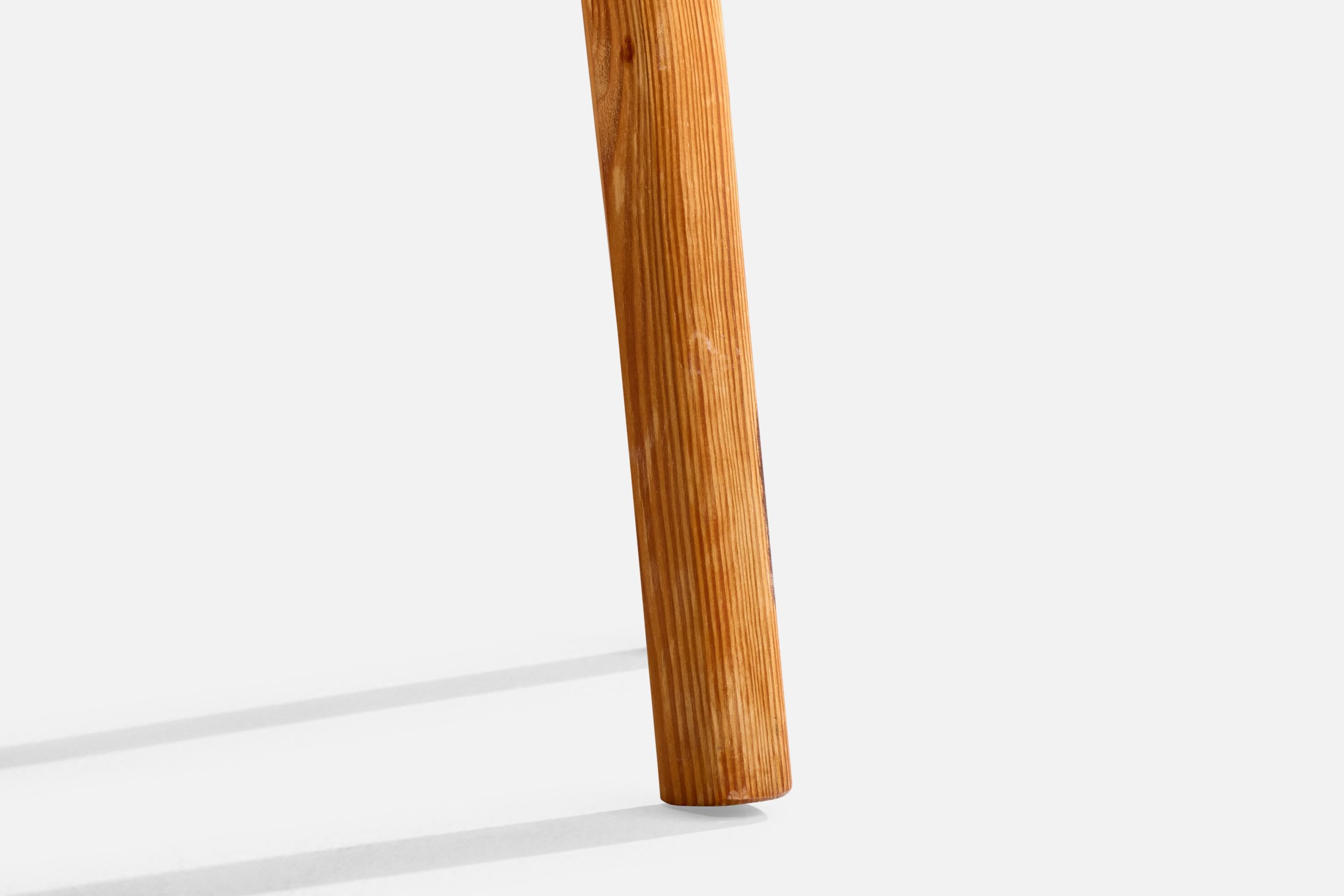 Finnischer Designer, Hocker, Kiefernholz, Finnland, 1970er Jahre im Angebot 1