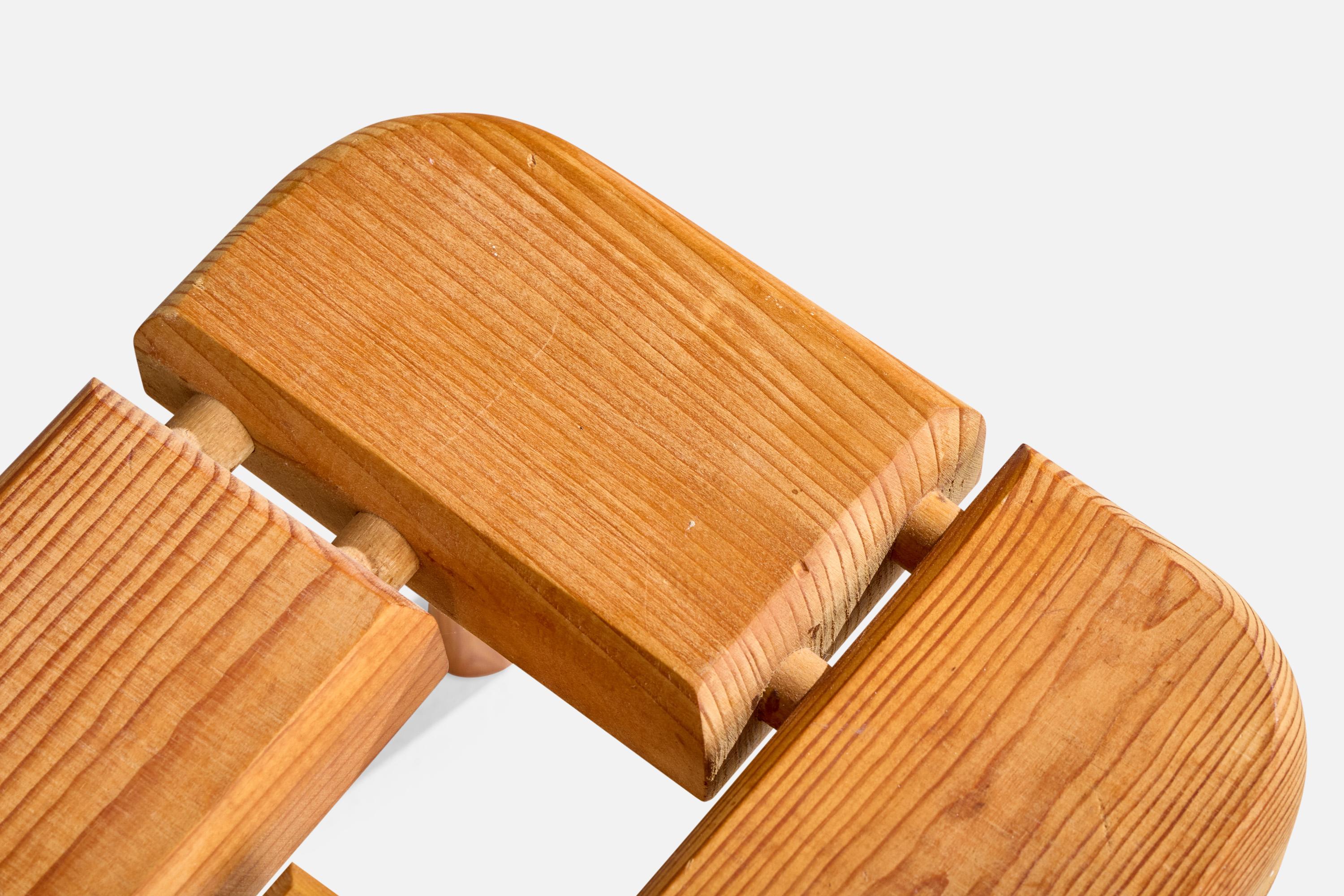 Finnischer Designer, Hocker, Kiefernholz, Finnland, 1970er Jahre im Angebot 3