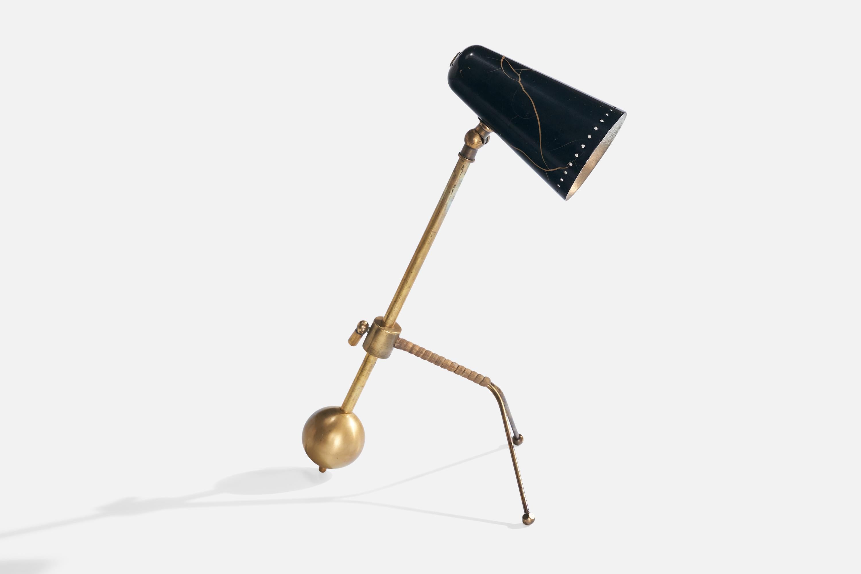 Finnische Designerin, Tischlampe, Messing, Rattan, Metall, Finnland, 1960er Jahre (Skandinavische Moderne) im Angebot