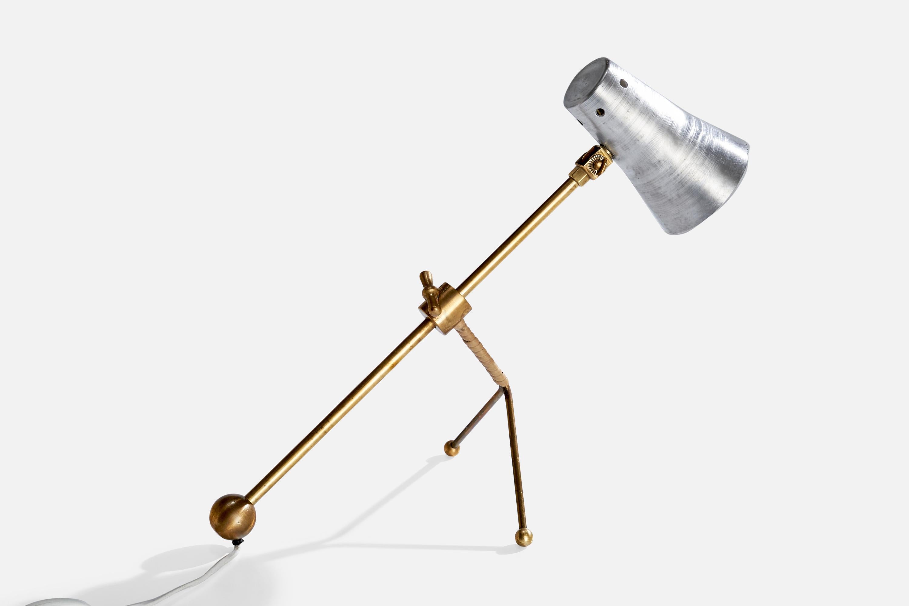 Finnische Designerin, Tischlampe, Messing, Rattan, Metall, Finnland, 1960er Jahre im Angebot 1