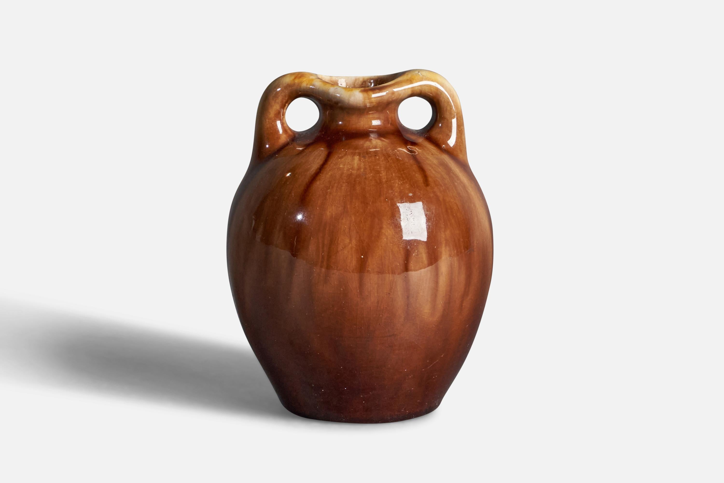Vase à glaçure brune conçu et produit en Finlande, C.C. 1920.