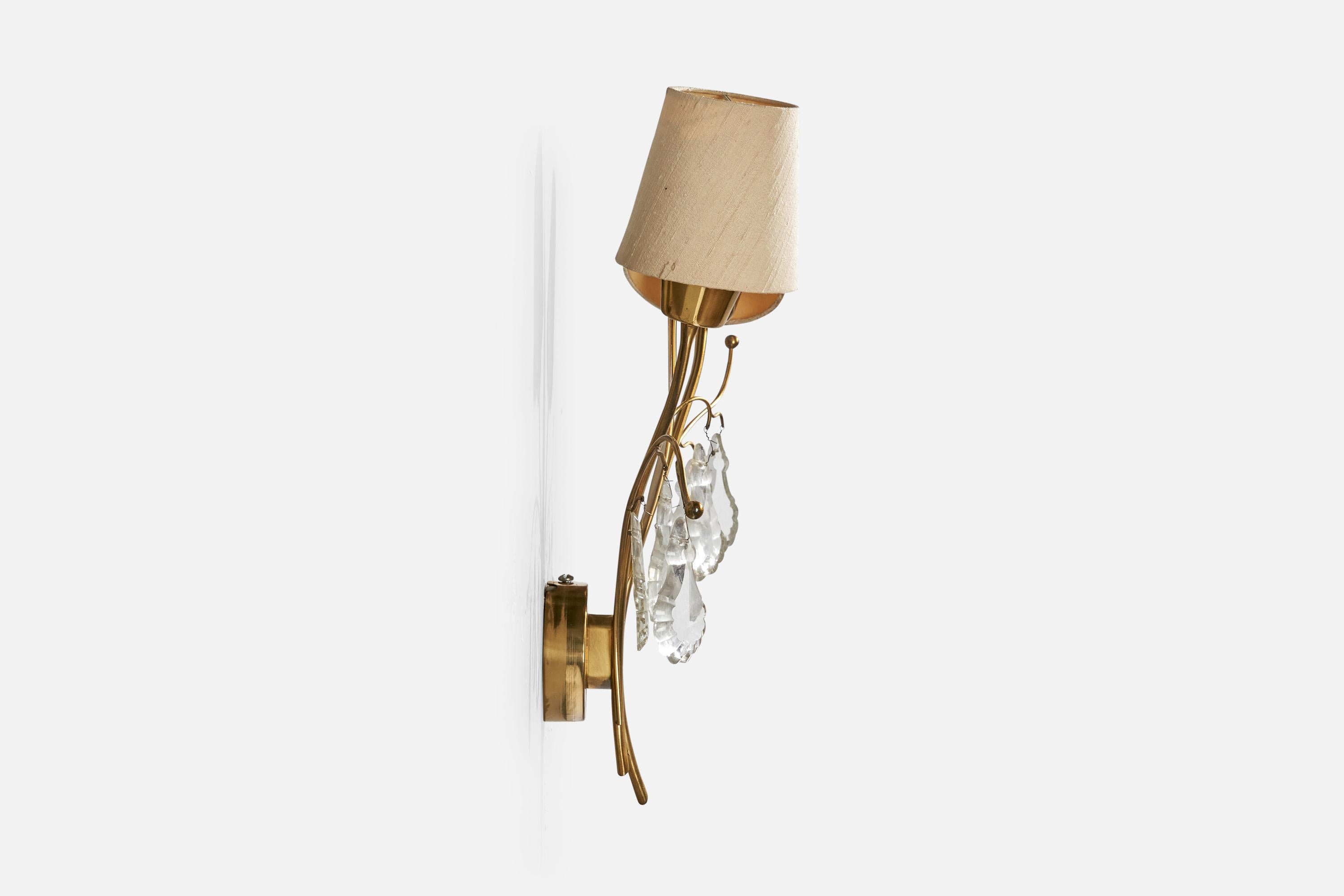 Finnische Designerin, Wandleuchte, Messing, Glas, Stoff, Finnland, 1940er Jahre im Zustand „Gut“ im Angebot in High Point, NC