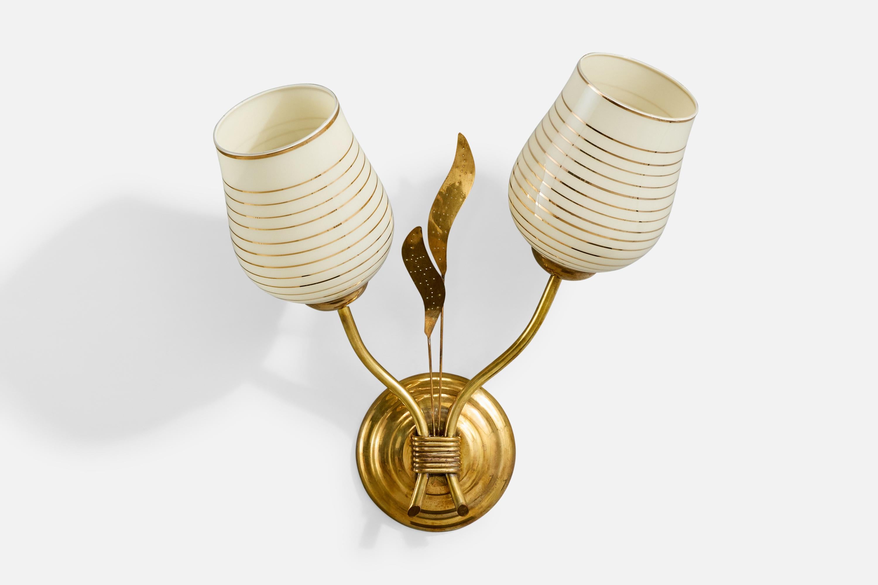 A gilded opaline glass and brass wall light designed and produced in Finland, c. 1950s.

Overall Dimensions (inches): 16