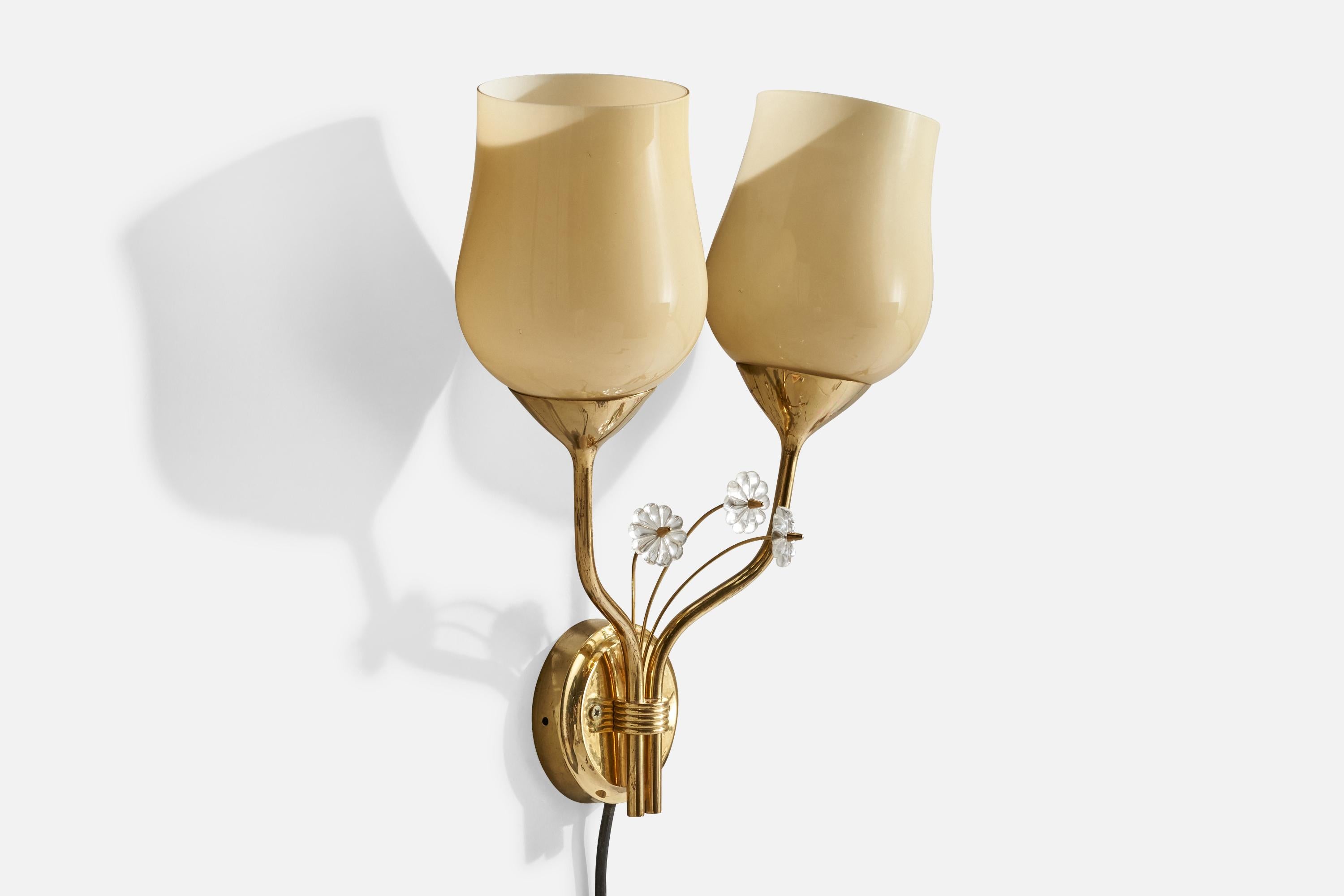 Finnische Designerin, Wandleuchte, Messing, Glas, Finnland, 1950er Jahre (Skandinavische Moderne) im Angebot