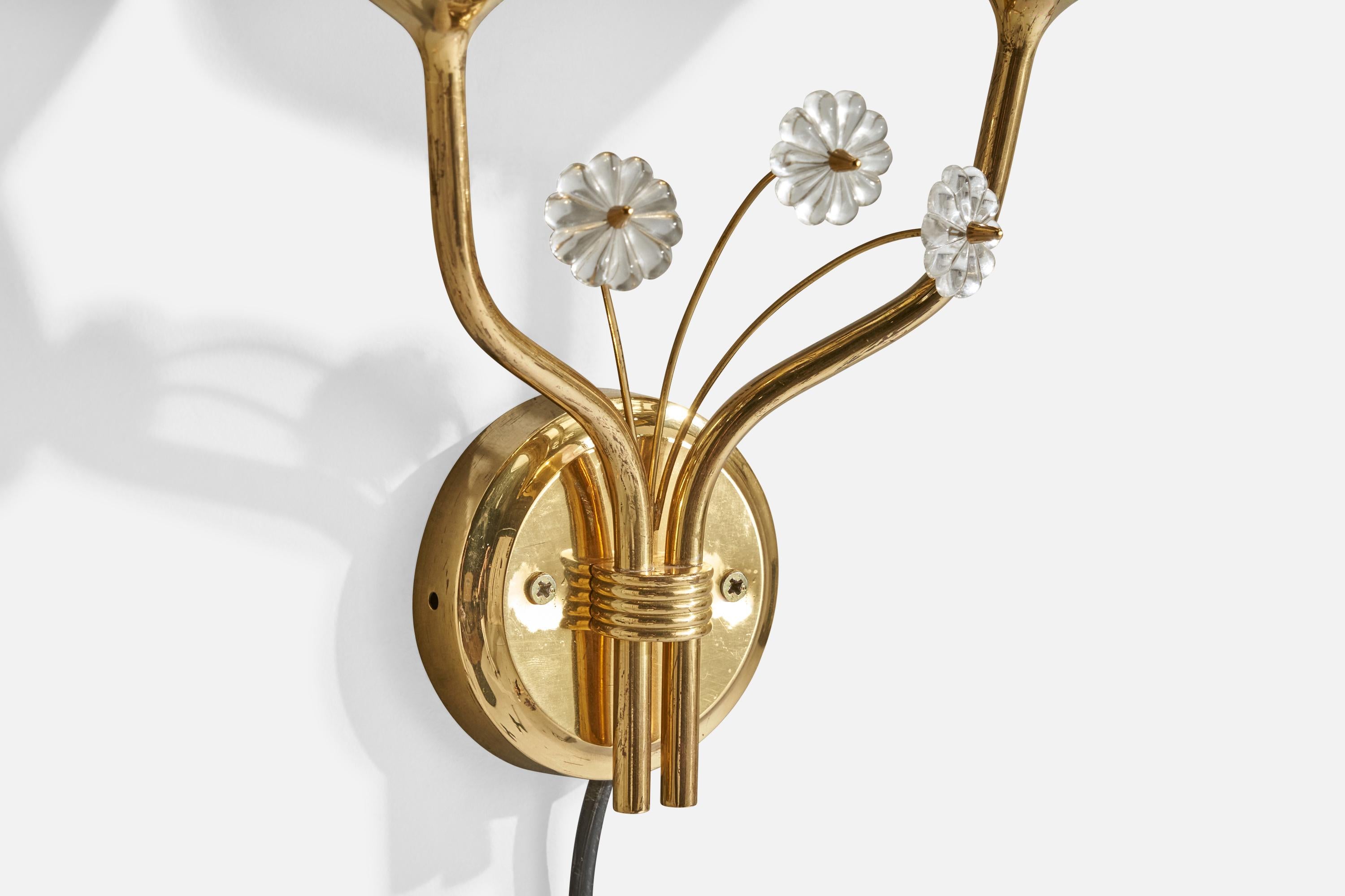 Finnische Designerin, Wandleuchte, Messing, Glas, Finnland, 1950er Jahre (Mitte des 20. Jahrhunderts) im Angebot