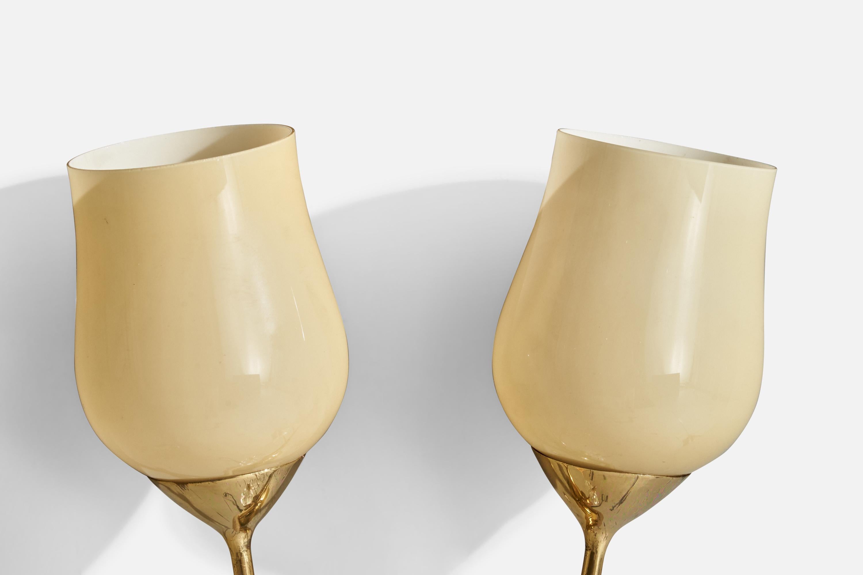 Finnische Designerin, Wandleuchte, Messing, Glas, Finnland, 1950er Jahre im Angebot 2