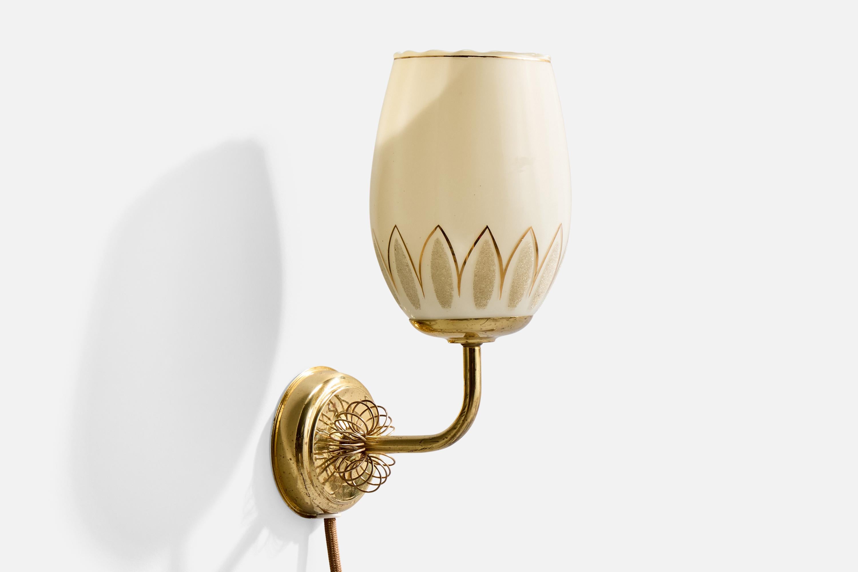 Finlandais Design/One, appliques, laiton, verre, Finlande, années 1950 en vente