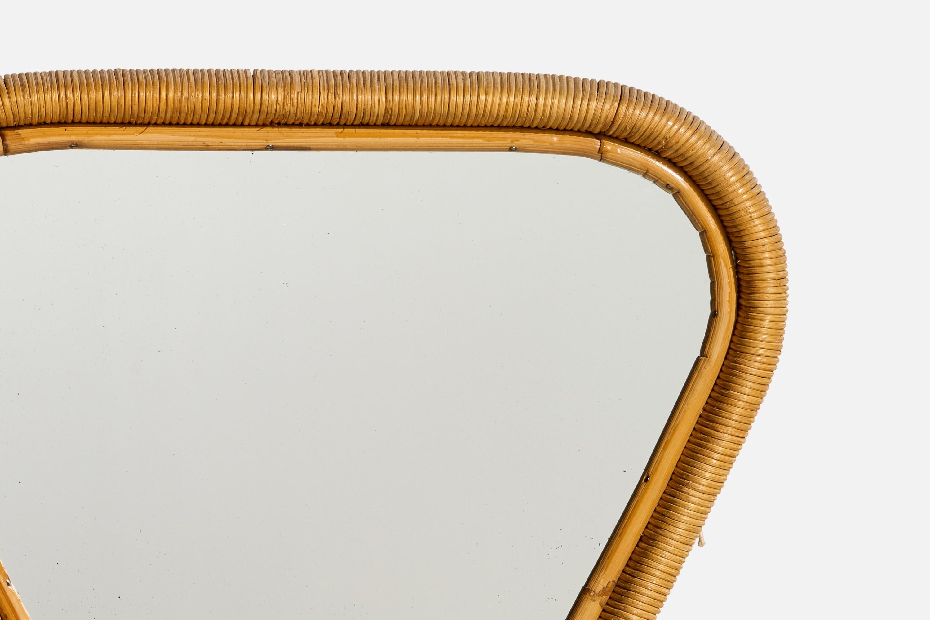 Metà XX secolo Designer finlandese, specchio da parete, rattan, bambù, Finlandia, anni '50 in vendita