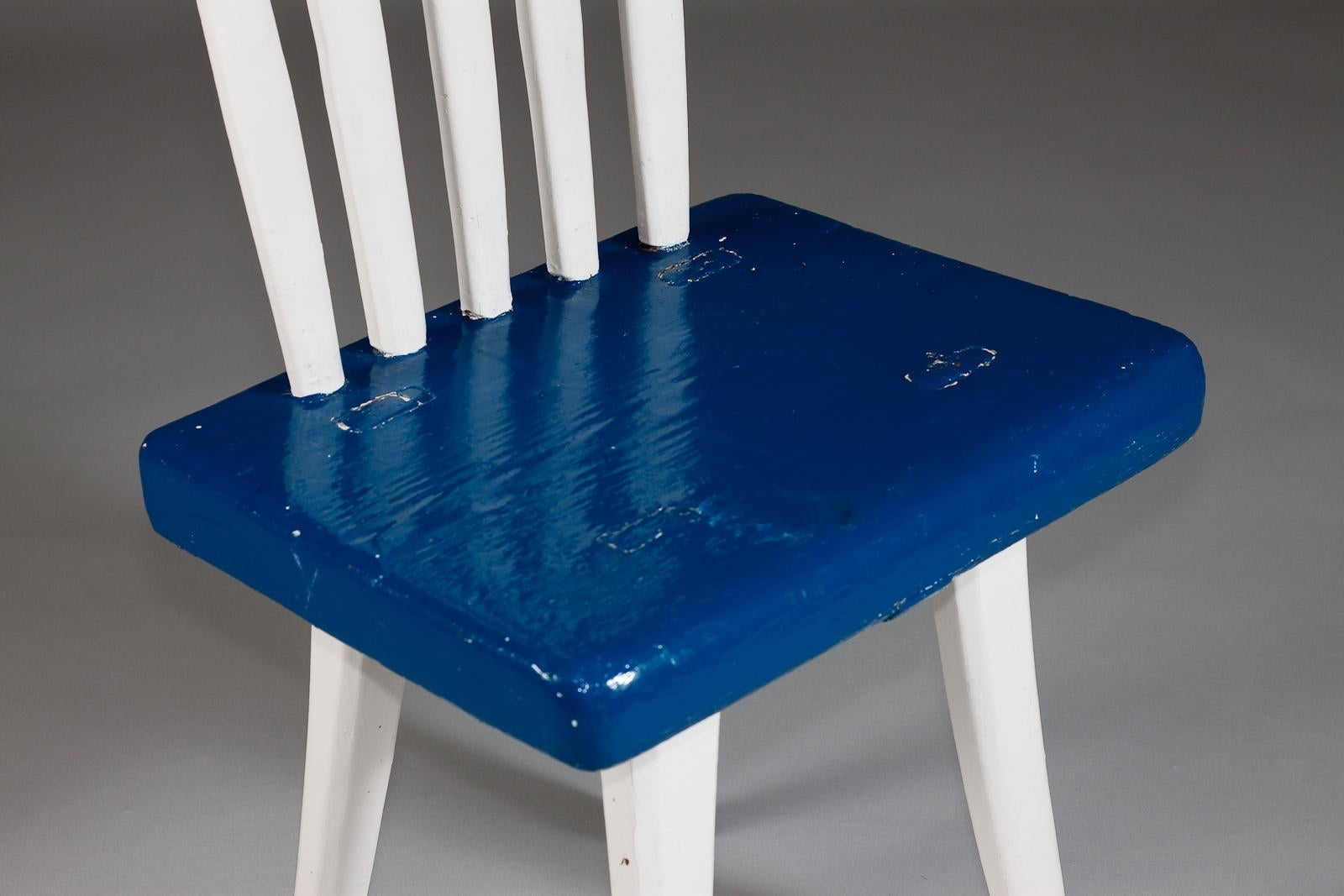 Finnish early 20th century painted chair in blue and white For Sale 3