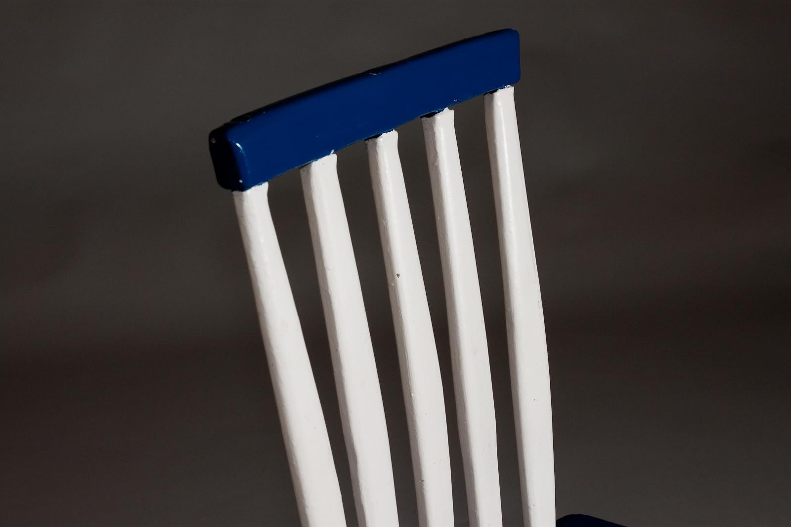 Finnish early 20th century painted chair in blue and white For Sale 4