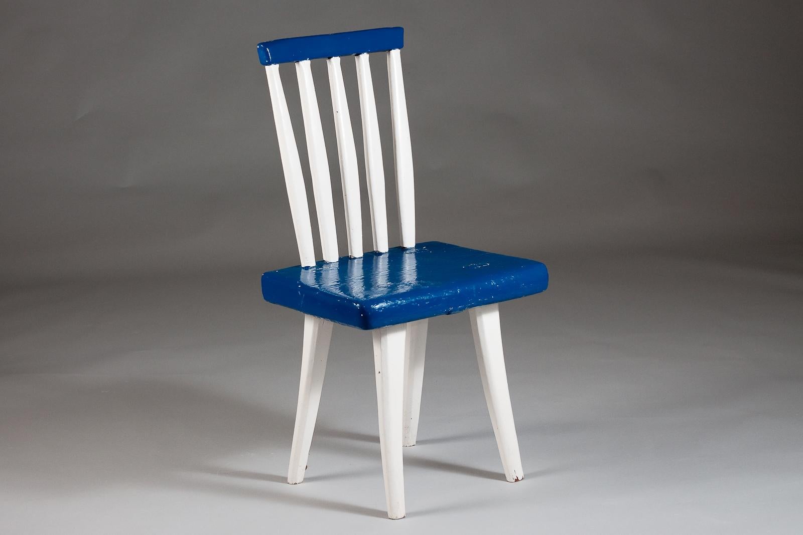 Finnish early 20th century painted chair in blue and white In Good Condition For Sale In Turku, Varsinais-Suomi