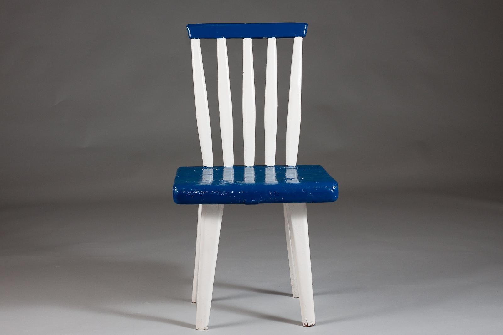 Wood Finnish early 20th century painted chair in blue and white For Sale