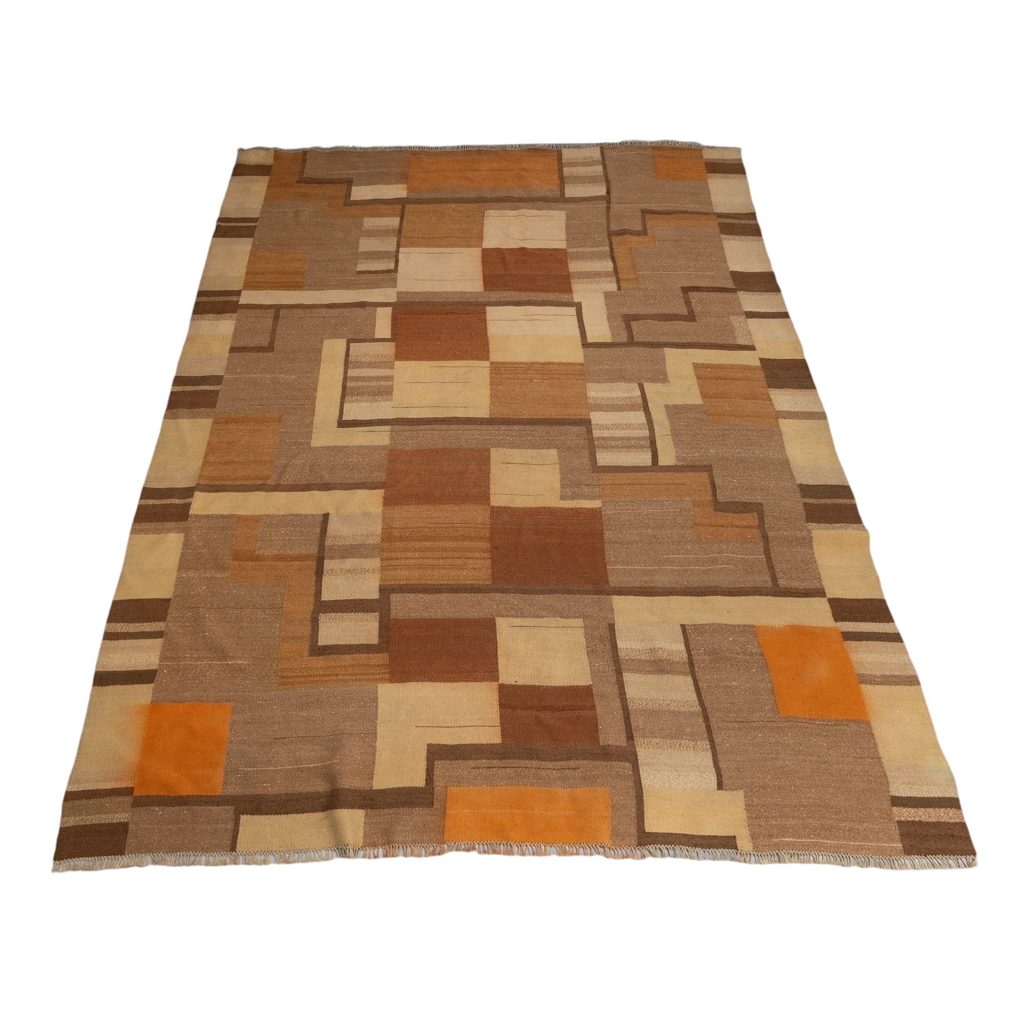 A beautiful functionalist period Finnish flat weave carpet. Hand made in the 1930s with great resemblance to or possibly by the renowned Finnish textile artist Greta Skogster-Lehtinen. 

The rug is sizable at 250x300 and is in good condition