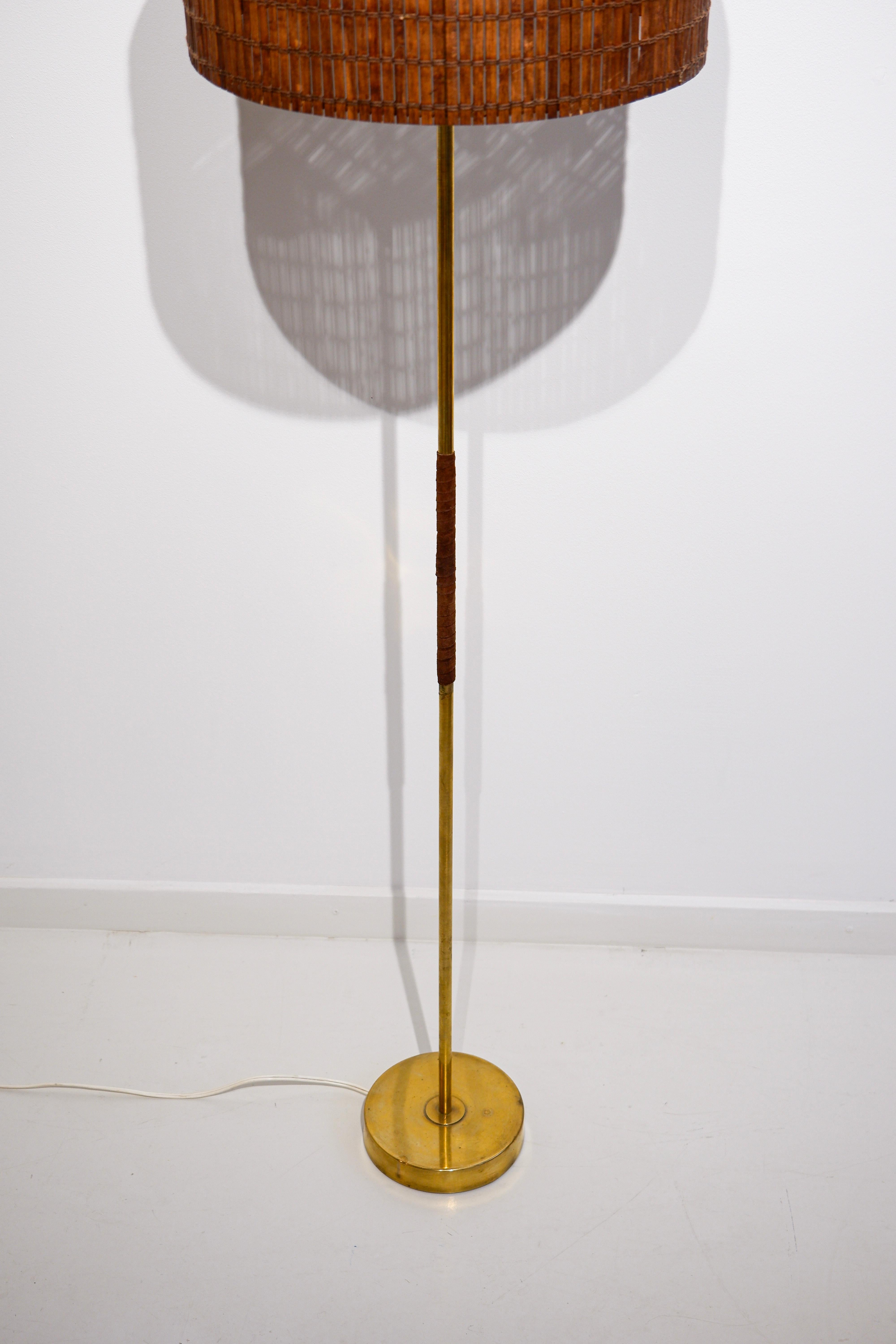 Scandinavian Modern Finnish floor lamp designed and produced by Presenta circa 1960 For Sale