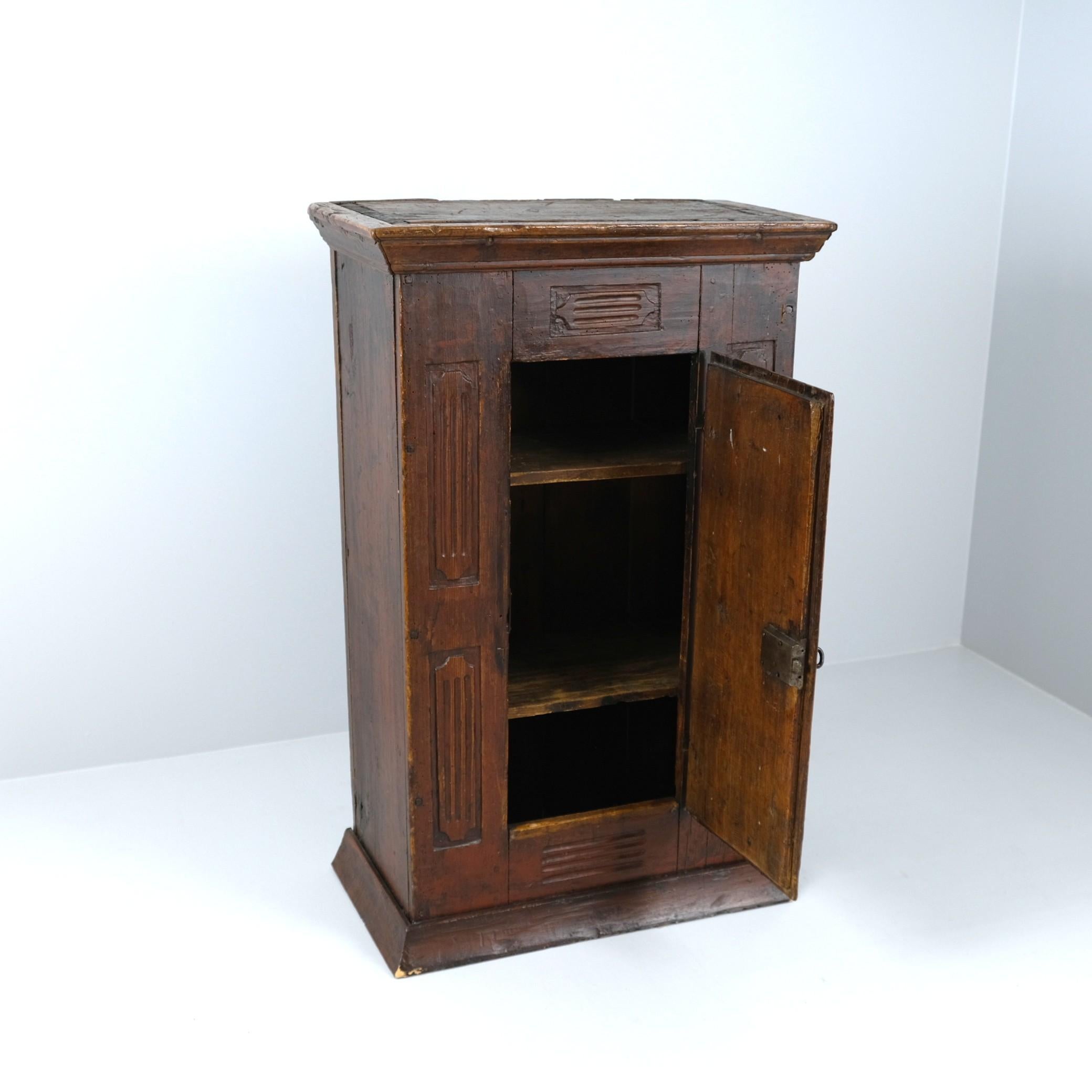 Finnish Folk / Peasent Painted Cupboard, Circa 18th Century For Sale 4