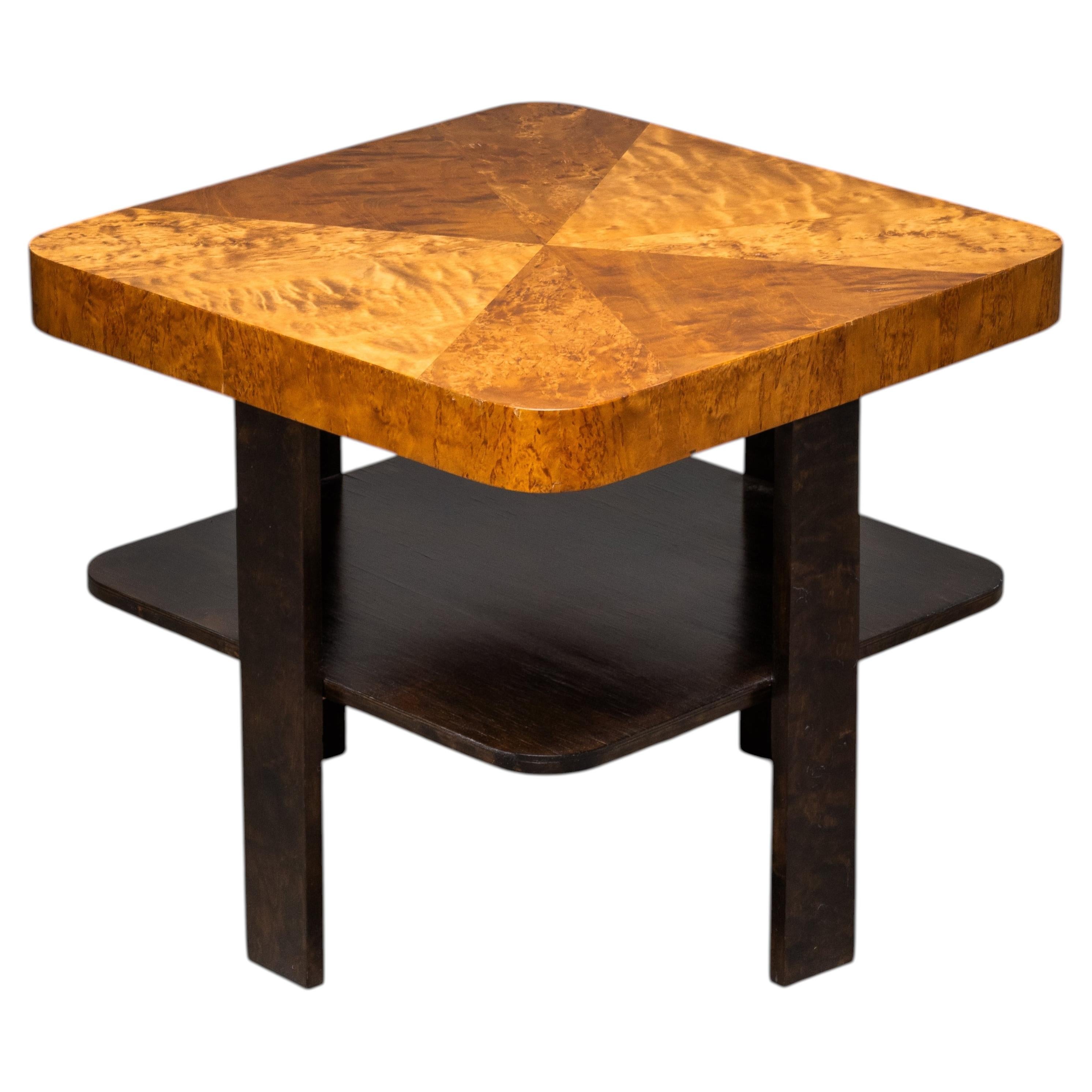 Mesa de centro cuadrada de estilo funcionalista finlandés, de abedul veteado y rizado, década de 1940 en venta