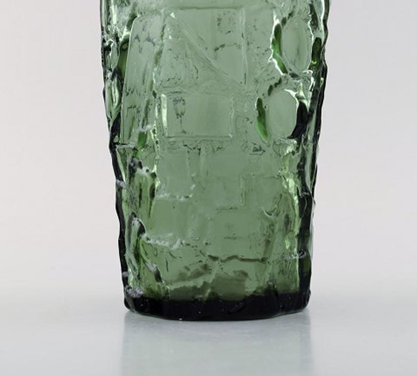 Finlandais Artiste verrier finlandais, vase en verre d'art soufflé à la bouche vert, 1970 en vente