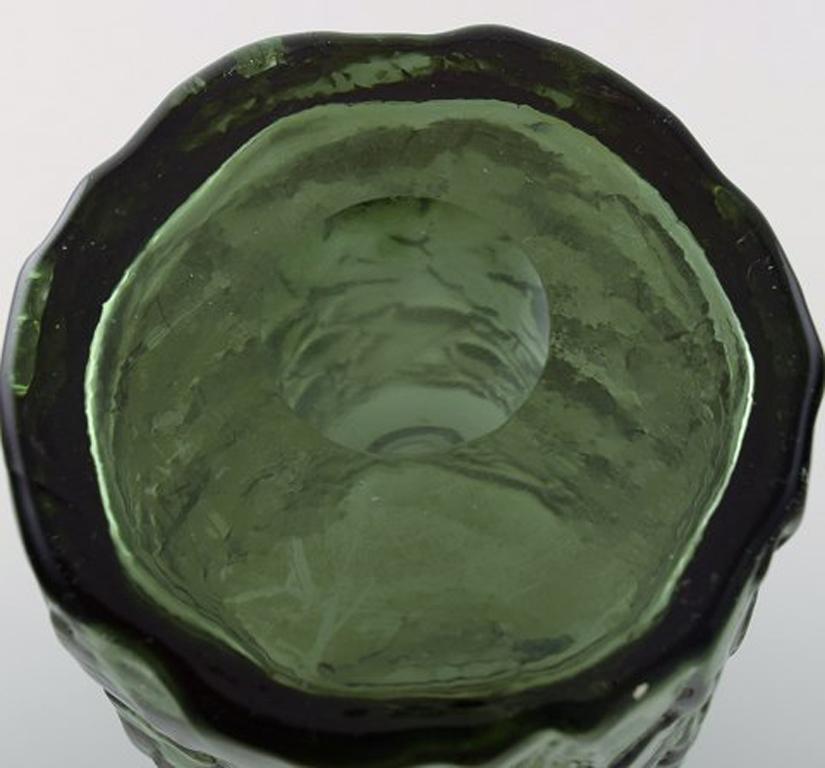 Fin du 20e siècle Artiste verrier finlandais, vase en verre d'art soufflé à la bouche vert, 1970 en vente