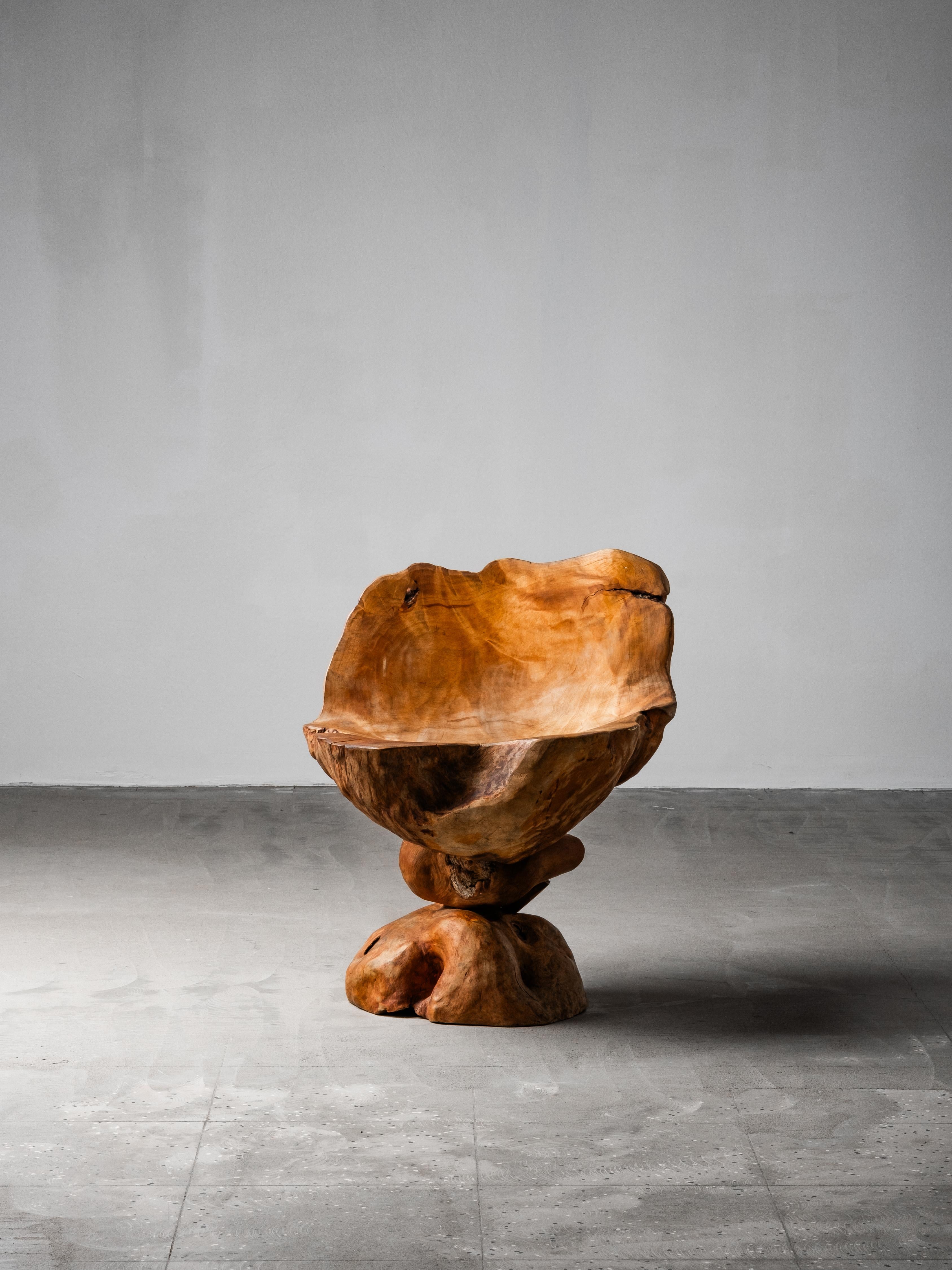 Finnischer handgefertigter Folk Art Burl Wood Stuhl, Mitte 20. im Angebot 5