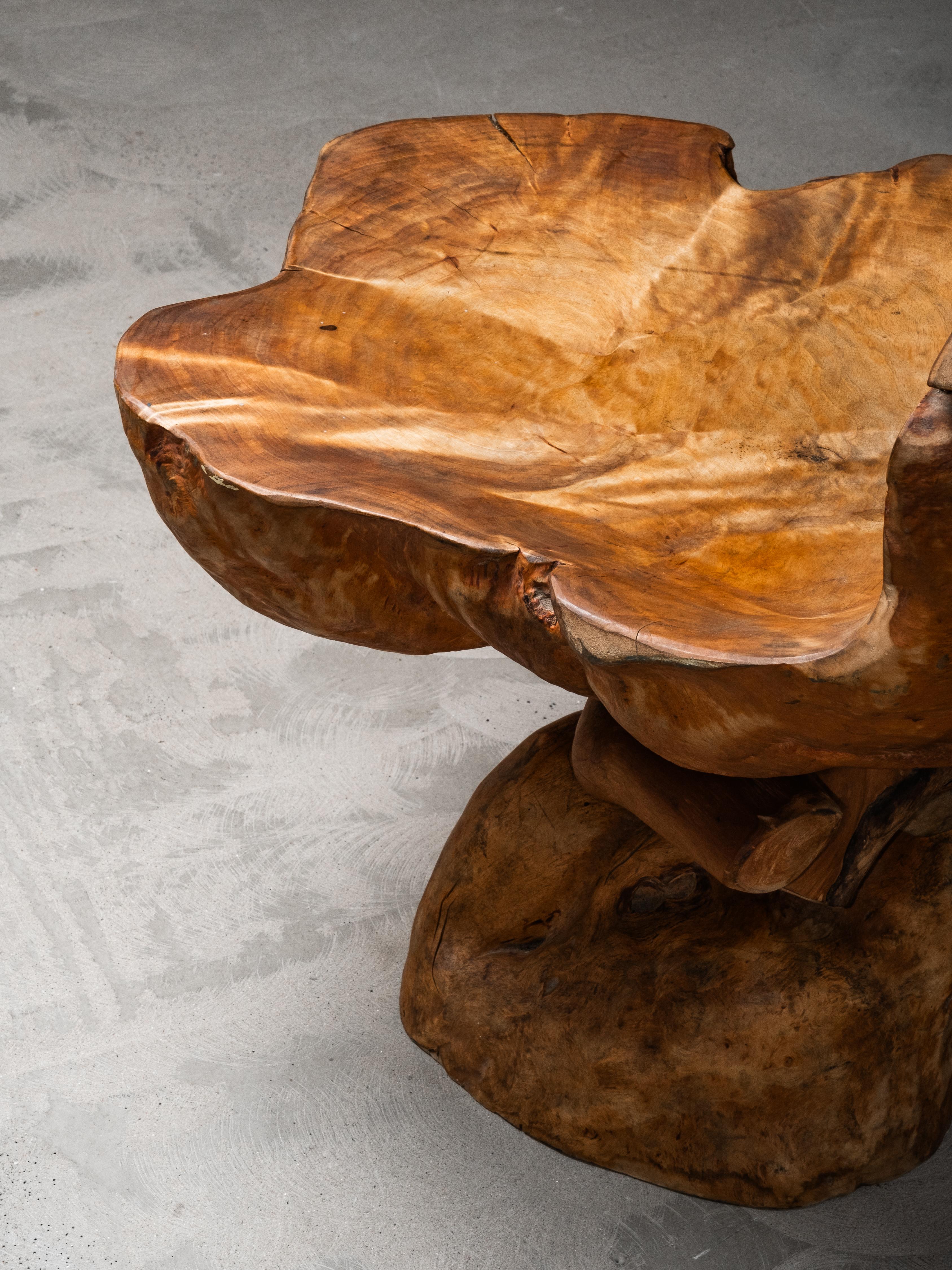 Finnischer handgefertigter Folk Art Burl Wood Stuhl, Mitte 20. im Zustand „Gut“ im Angebot in Karis, Nyland